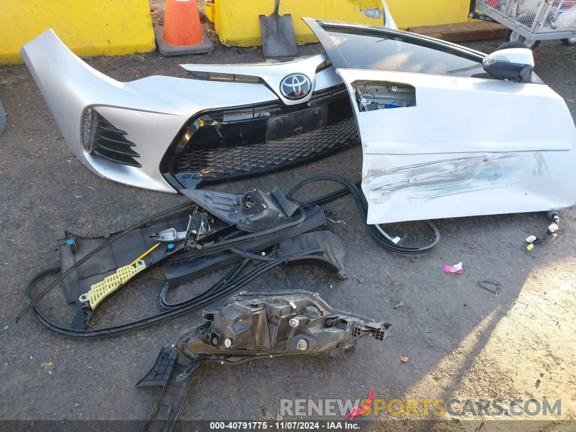 12 Photograph of a damaged car 5YFBURHE0KP885861 TOYOTA COROLLA 2019