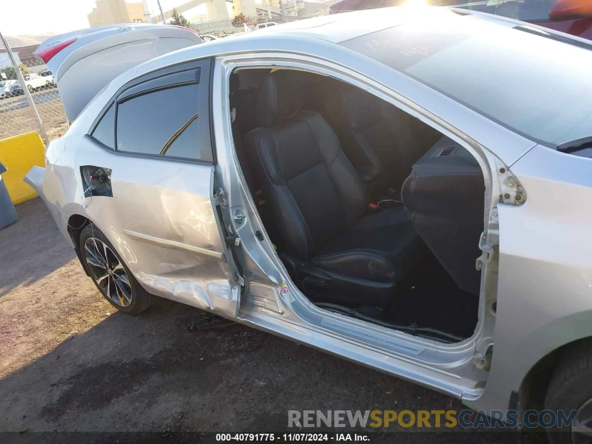 18 Photograph of a damaged car 5YFBURHE0KP885861 TOYOTA COROLLA 2019