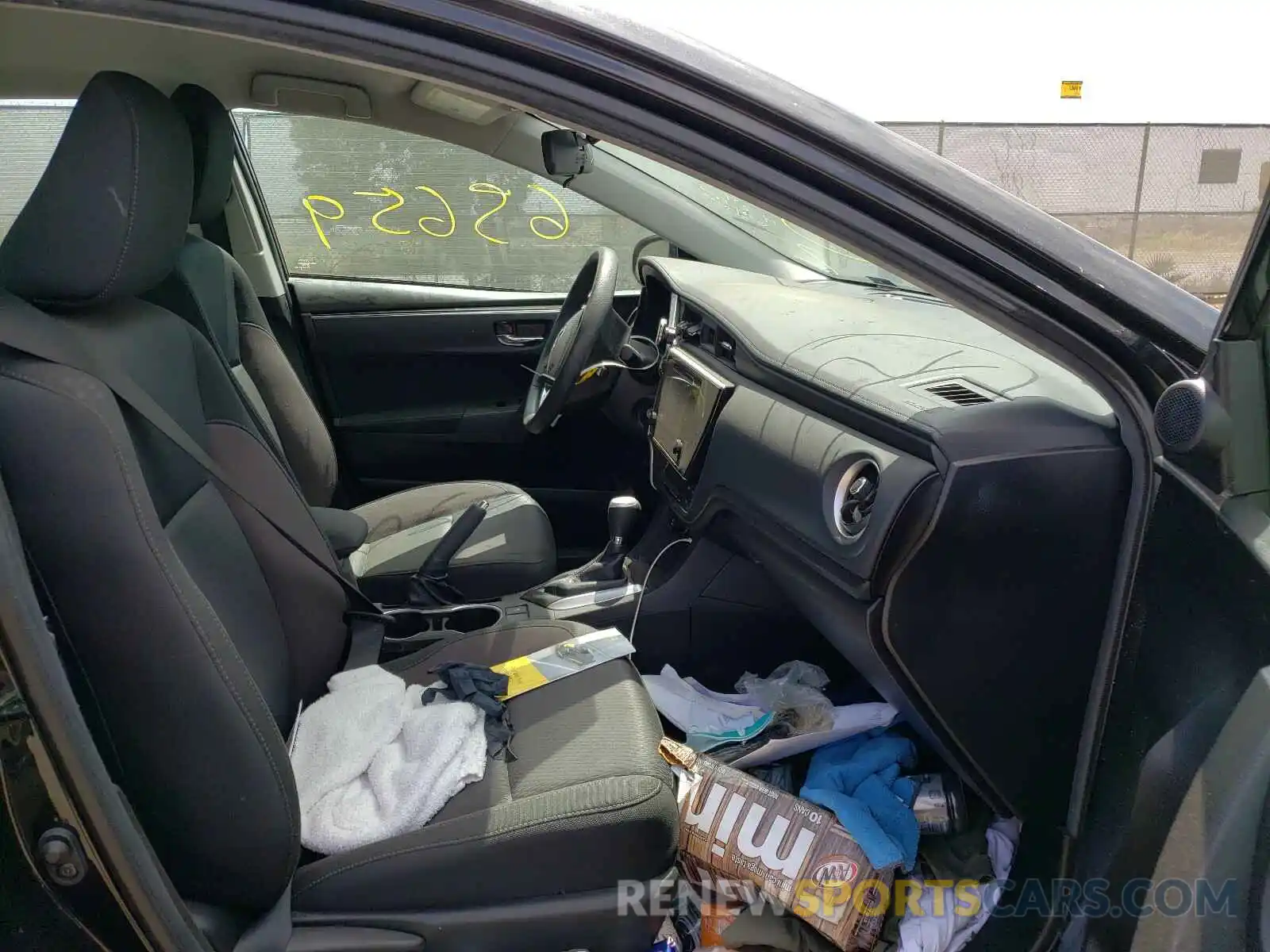 5 Photograph of a damaged car 5YFBURHE0KP886797 TOYOTA COROLLA 2019