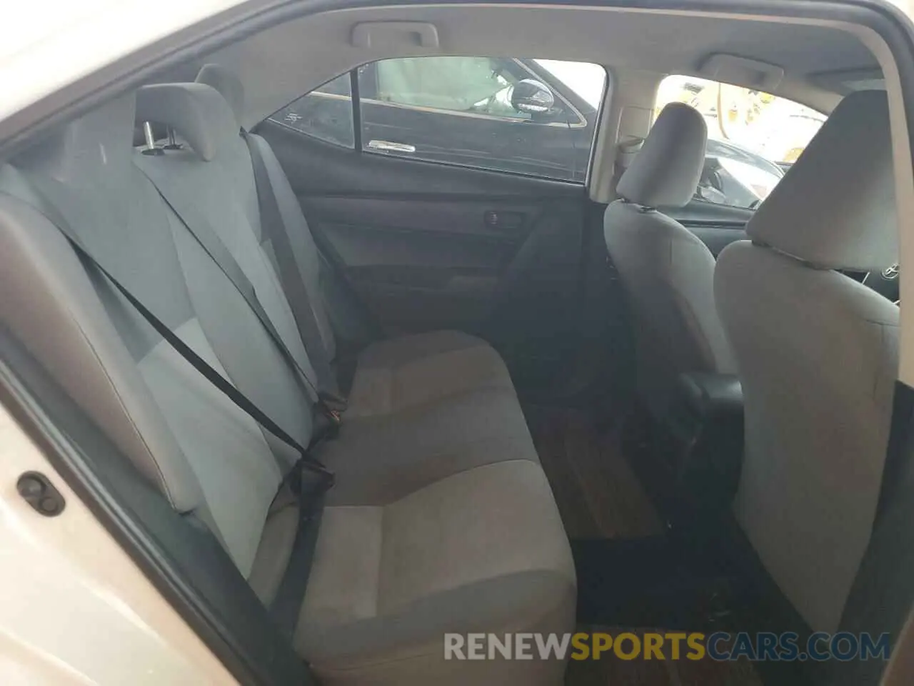 10 Photograph of a damaged car 5YFBURHE0KP886878 TOYOTA COROLLA 2019