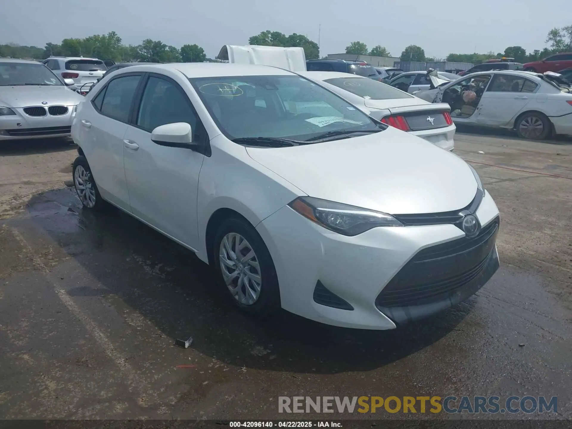 1 Photograph of a damaged car 5YFBURHE0KP895824 TOYOTA COROLLA 2019