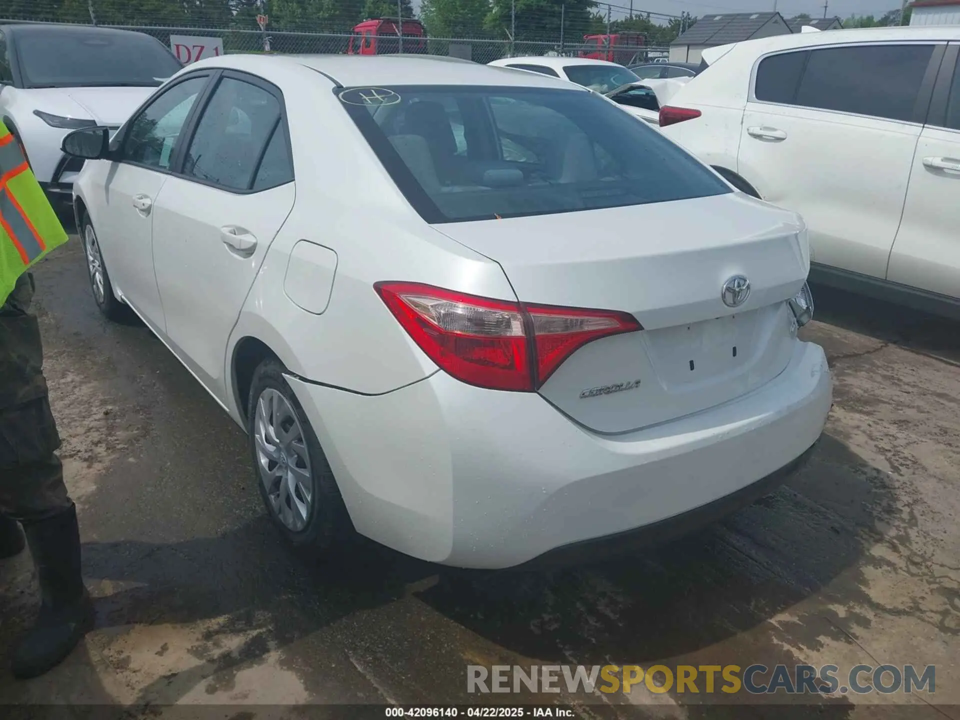 3 Photograph of a damaged car 5YFBURHE0KP895824 TOYOTA COROLLA 2019