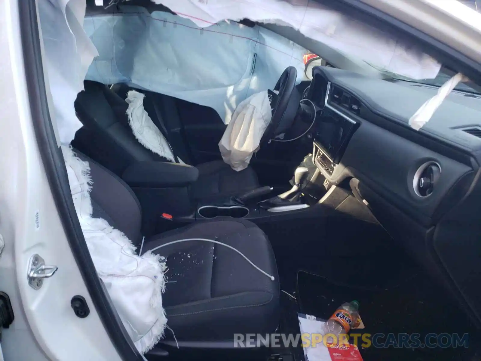 5 Photograph of a damaged car 5YFBURHE0KP896066 TOYOTA COROLLA 2019