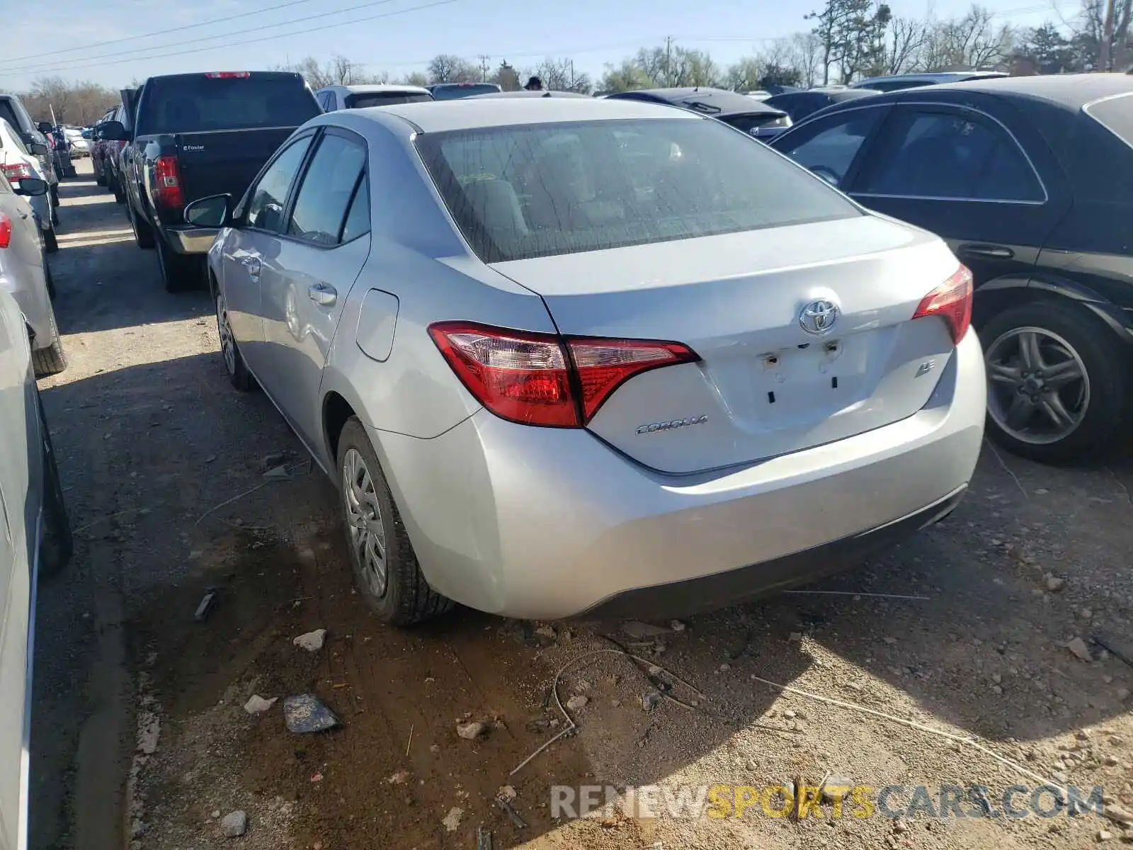 3 Photograph of a damaged car 5YFBURHE0KP899114 TOYOTA COROLLA 2019