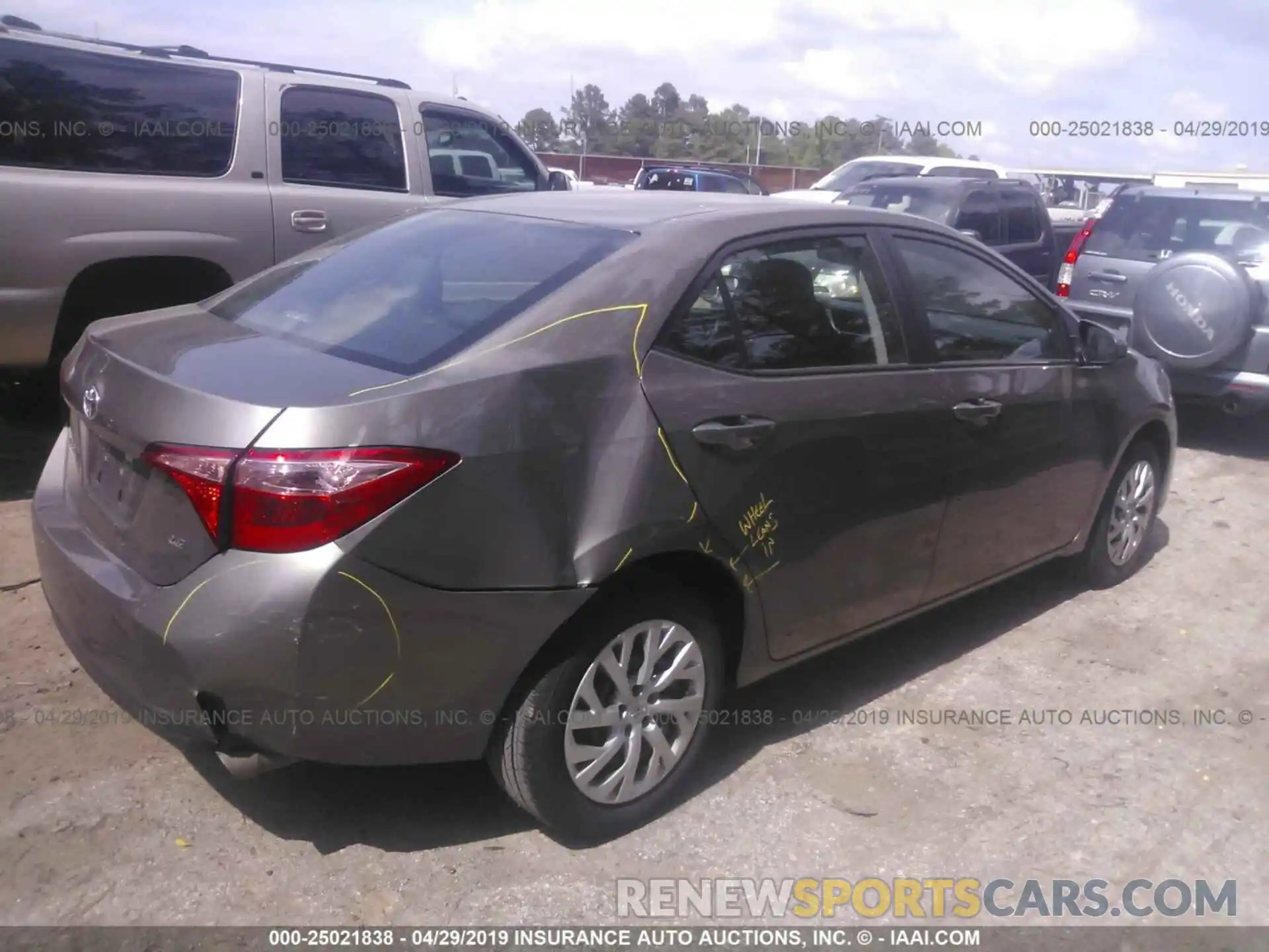 4 Photograph of a damaged car 5YFBURHE0KP899565 TOYOTA COROLLA 2019