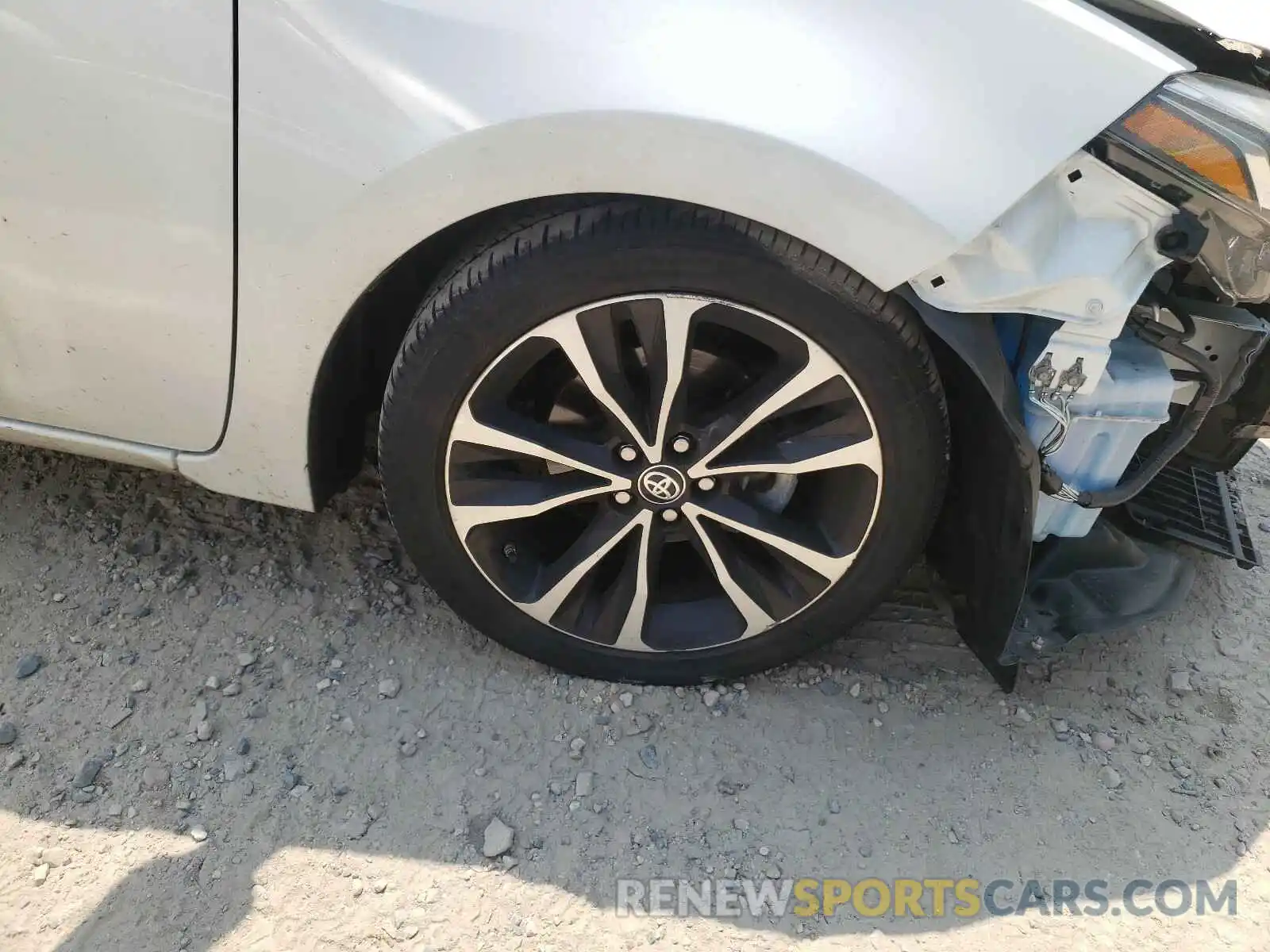 9 Photograph of a damaged car 5YFBURHE0KP905784 TOYOTA COROLLA 2019