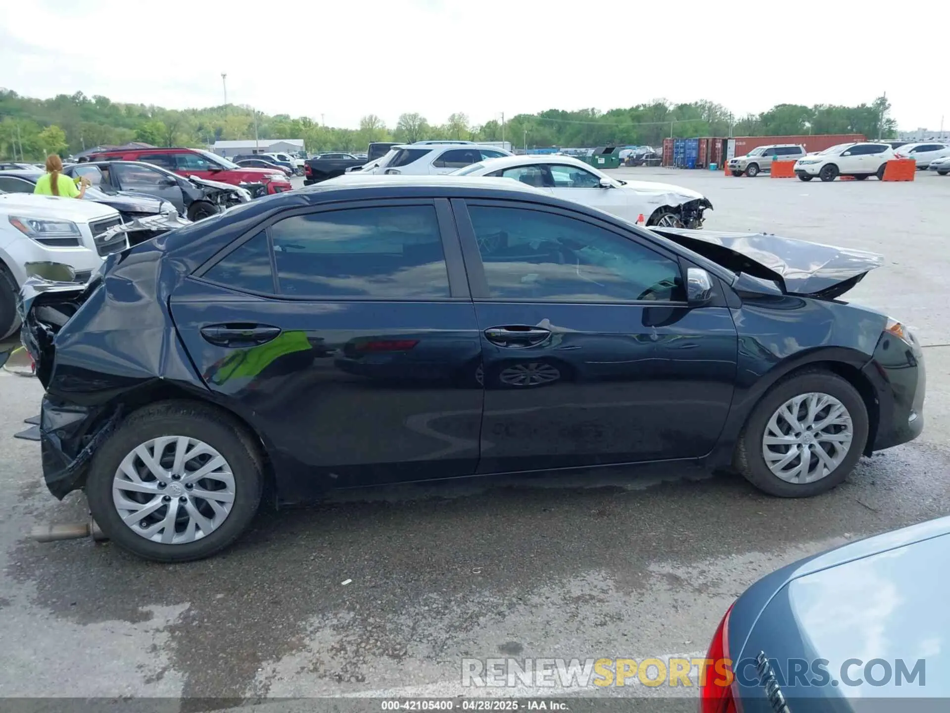 13 Photograph of a damaged car 5YFBURHE0KP914825 TOYOTA COROLLA 2019