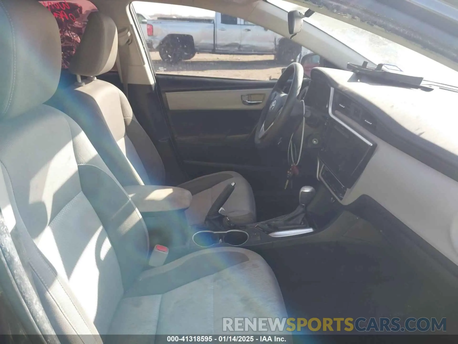 5 Photograph of a damaged car 5YFBURHE0KP916557 TOYOTA COROLLA 2019