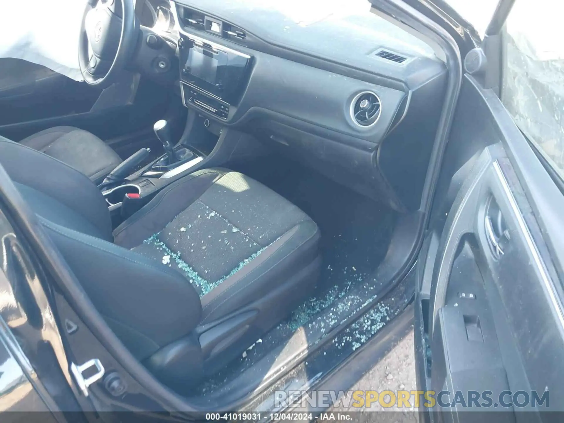 5 Photograph of a damaged car 5YFBURHE0KP917403 TOYOTA COROLLA 2019