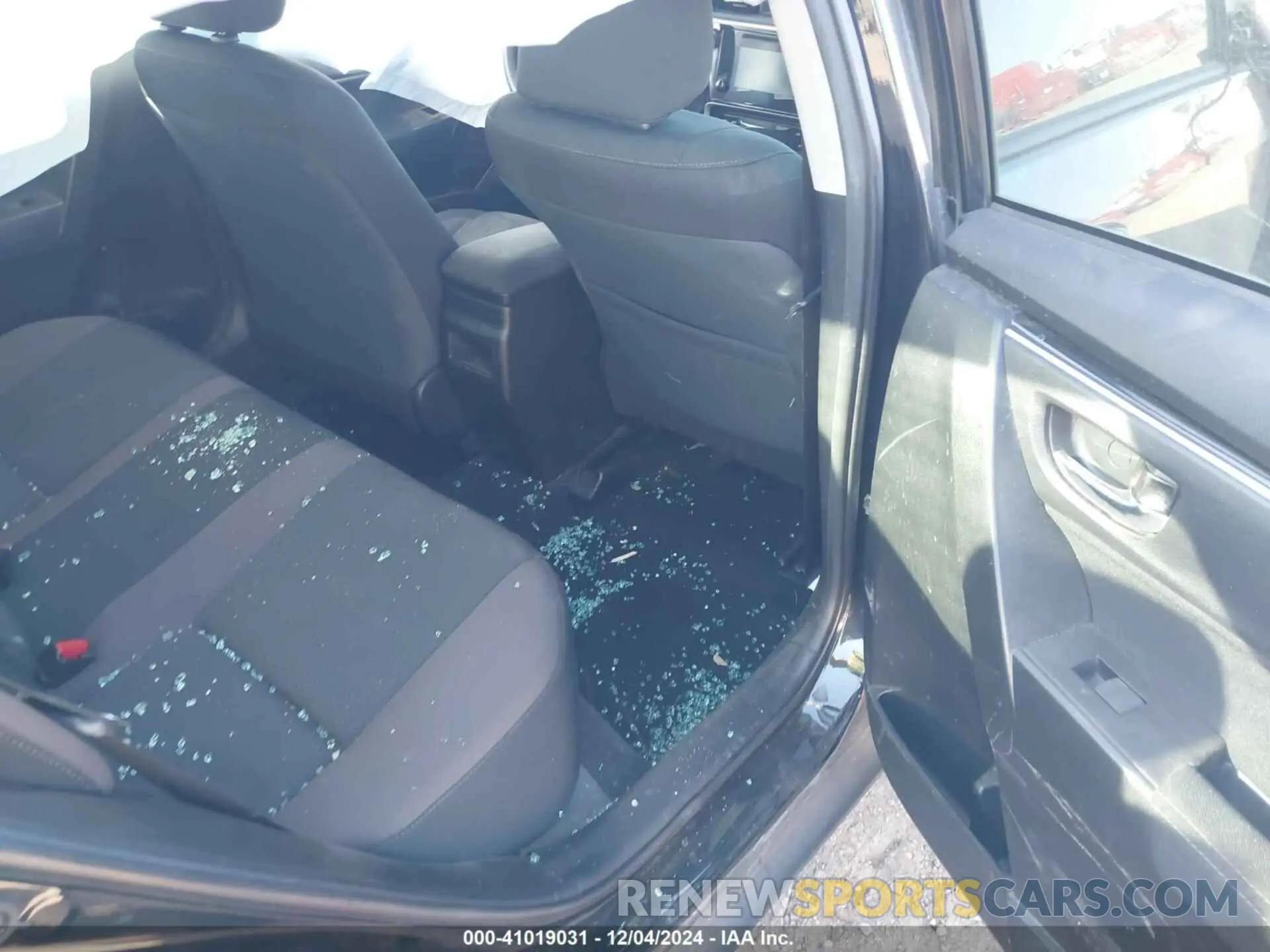 8 Photograph of a damaged car 5YFBURHE0KP917403 TOYOTA COROLLA 2019