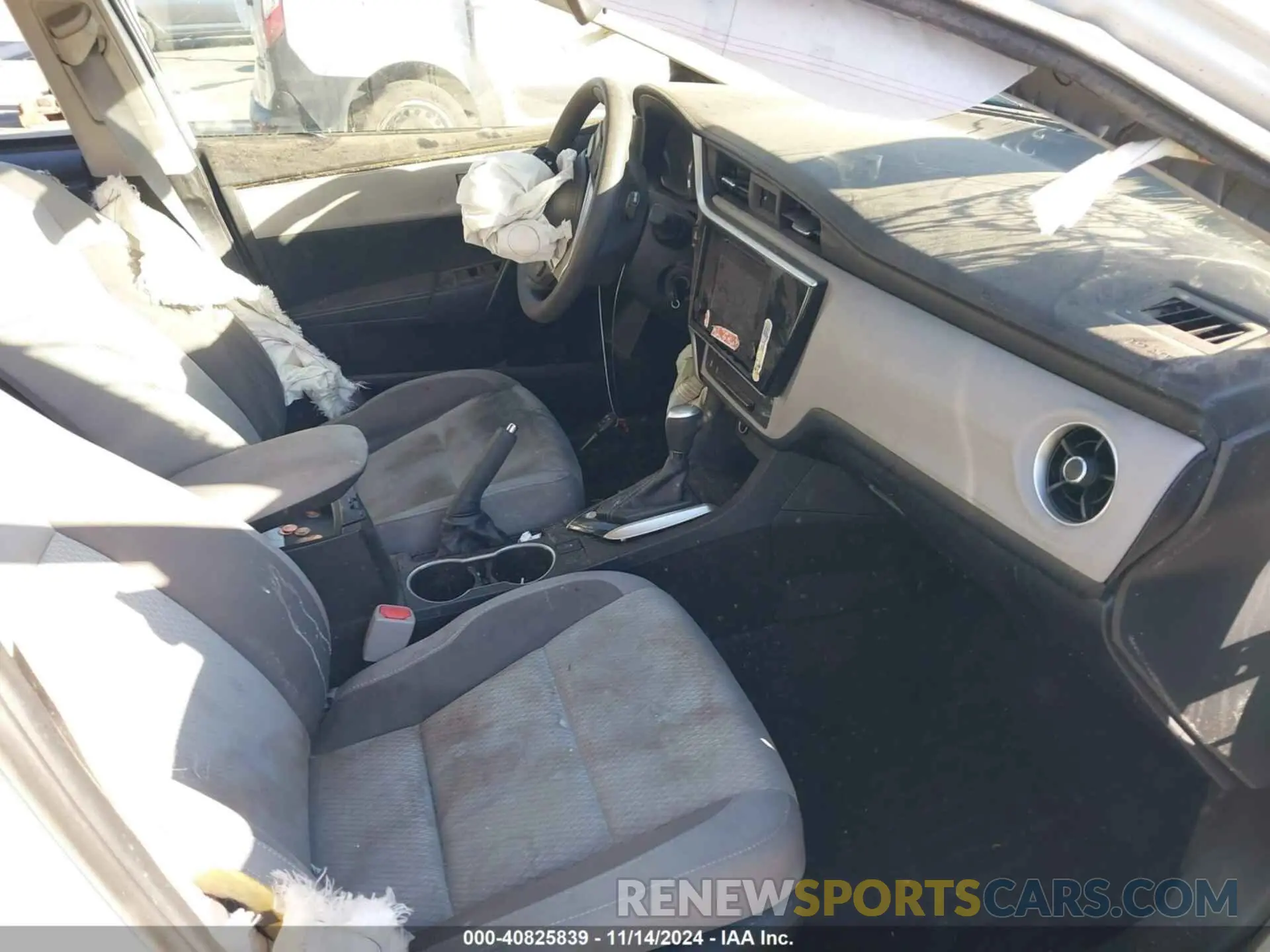 5 Photograph of a damaged car 5YFBURHE0KP918650 TOYOTA COROLLA 2019