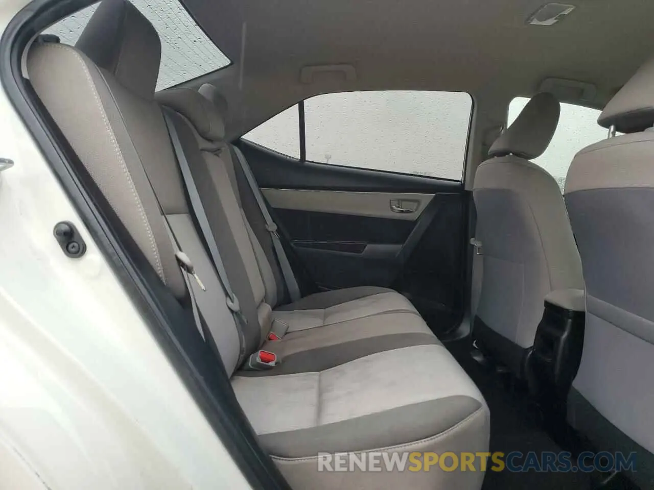 10 Photograph of a damaged car 5YFBURHE0KP924903 TOYOTA COROLLA 2019