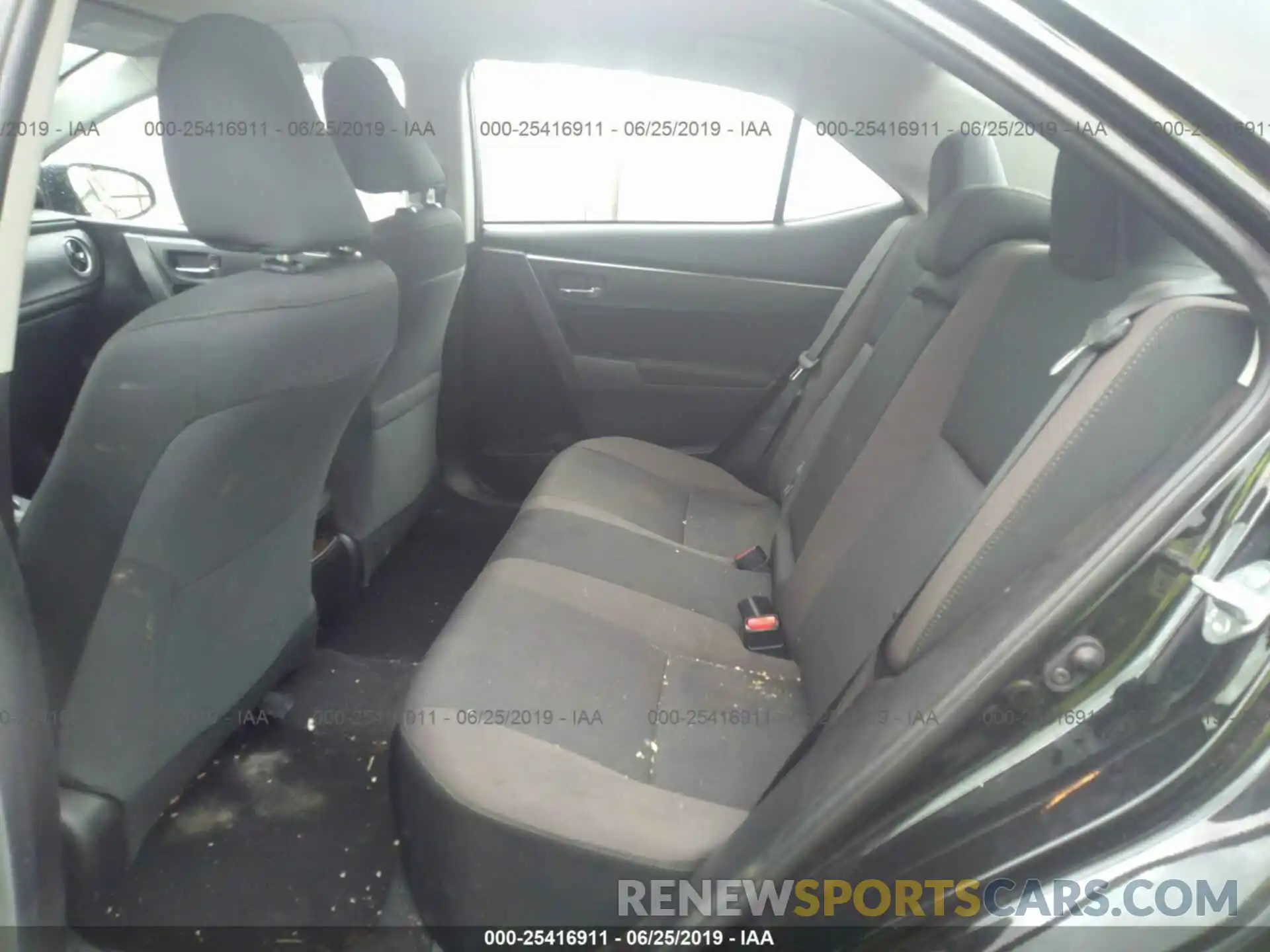 8 Photograph of a damaged car 5YFBURHE0KP925095 TOYOTA COROLLA 2019