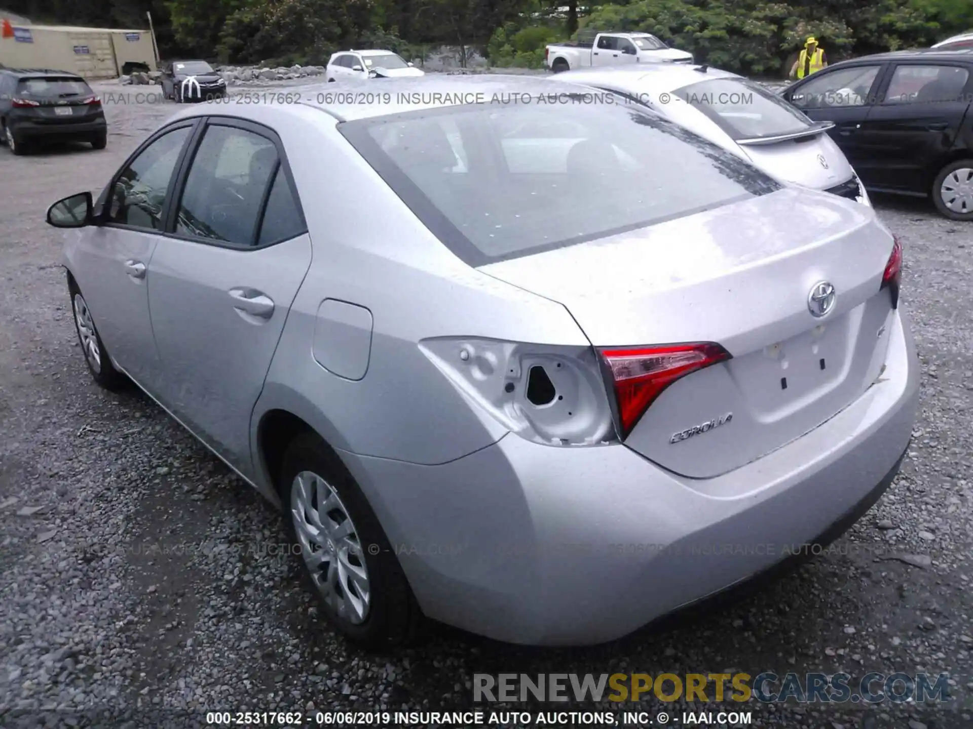 3 Photograph of a damaged car 5YFBURHE0KP928059 TOYOTA COROLLA 2019