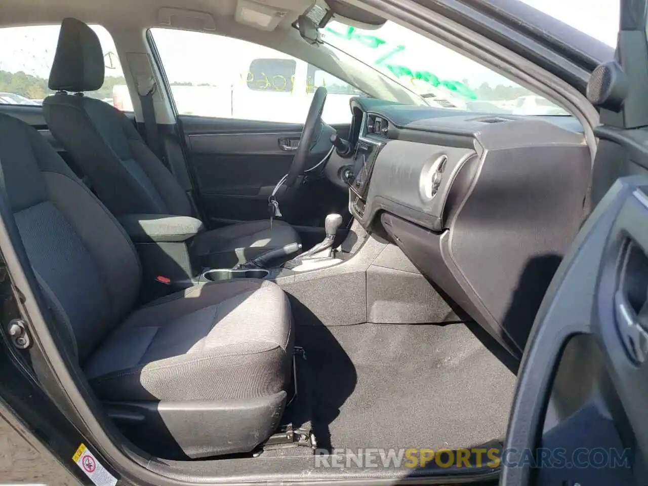 5 Photograph of a damaged car 5YFBURHE0KP934766 TOYOTA COROLLA 2019