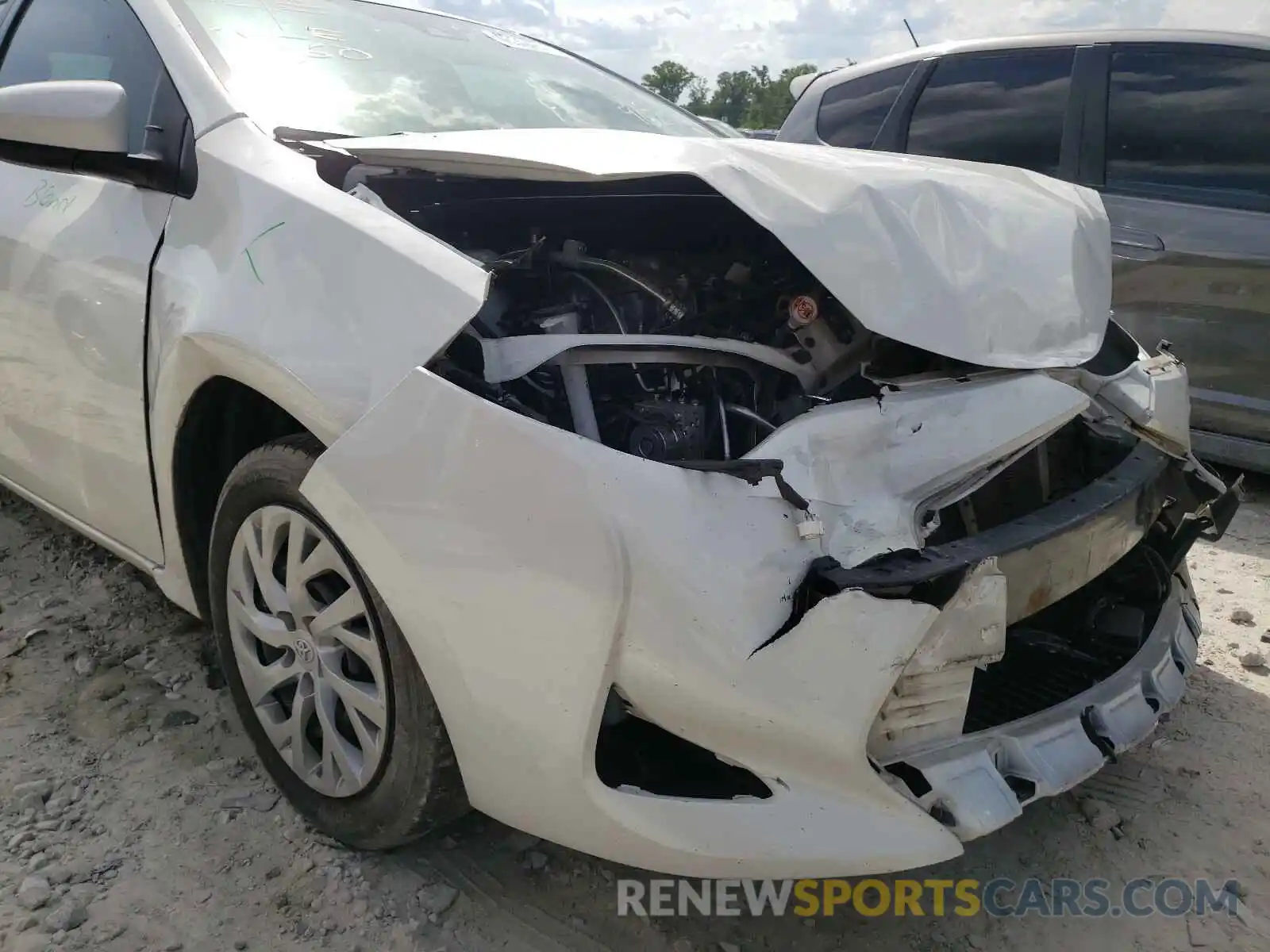 9 Photograph of a damaged car 5YFBURHE0KP939627 TOYOTA COROLLA 2019