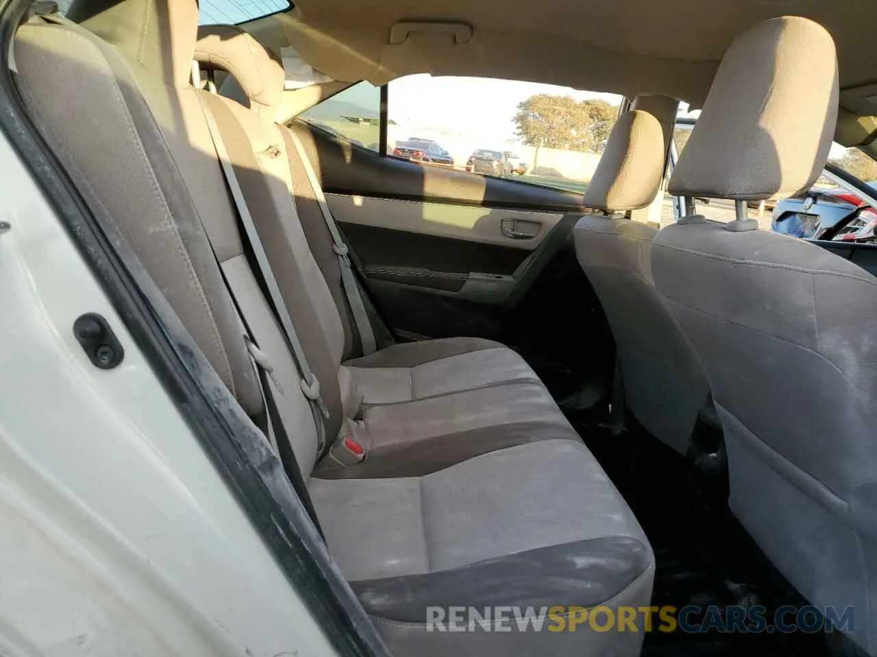 10 Photograph of a damaged car 5YFBURHE0KP940437 TOYOTA COROLLA 2019