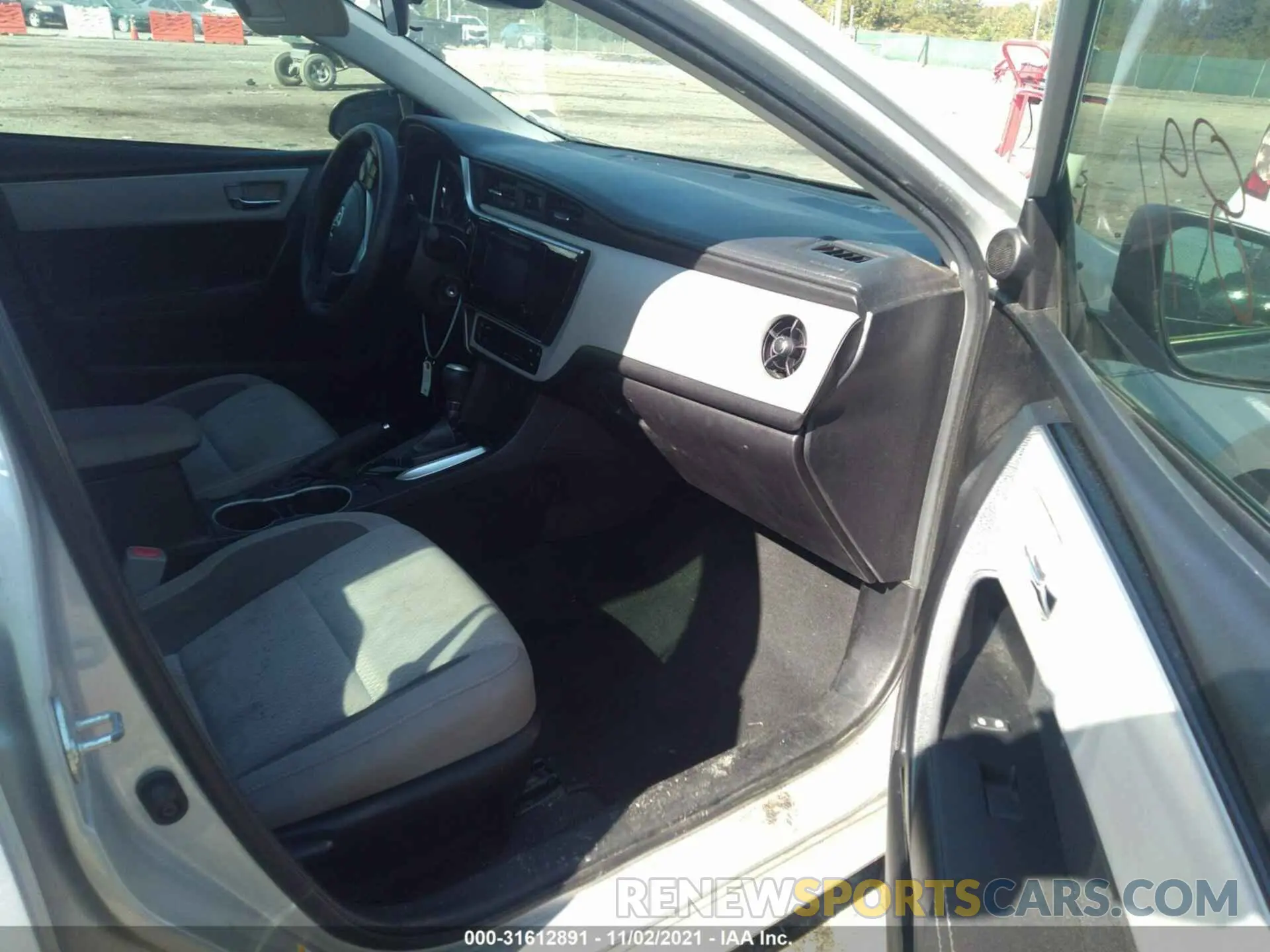 5 Photograph of a damaged car 5YFBURHE0KP944715 TOYOTA COROLLA 2019