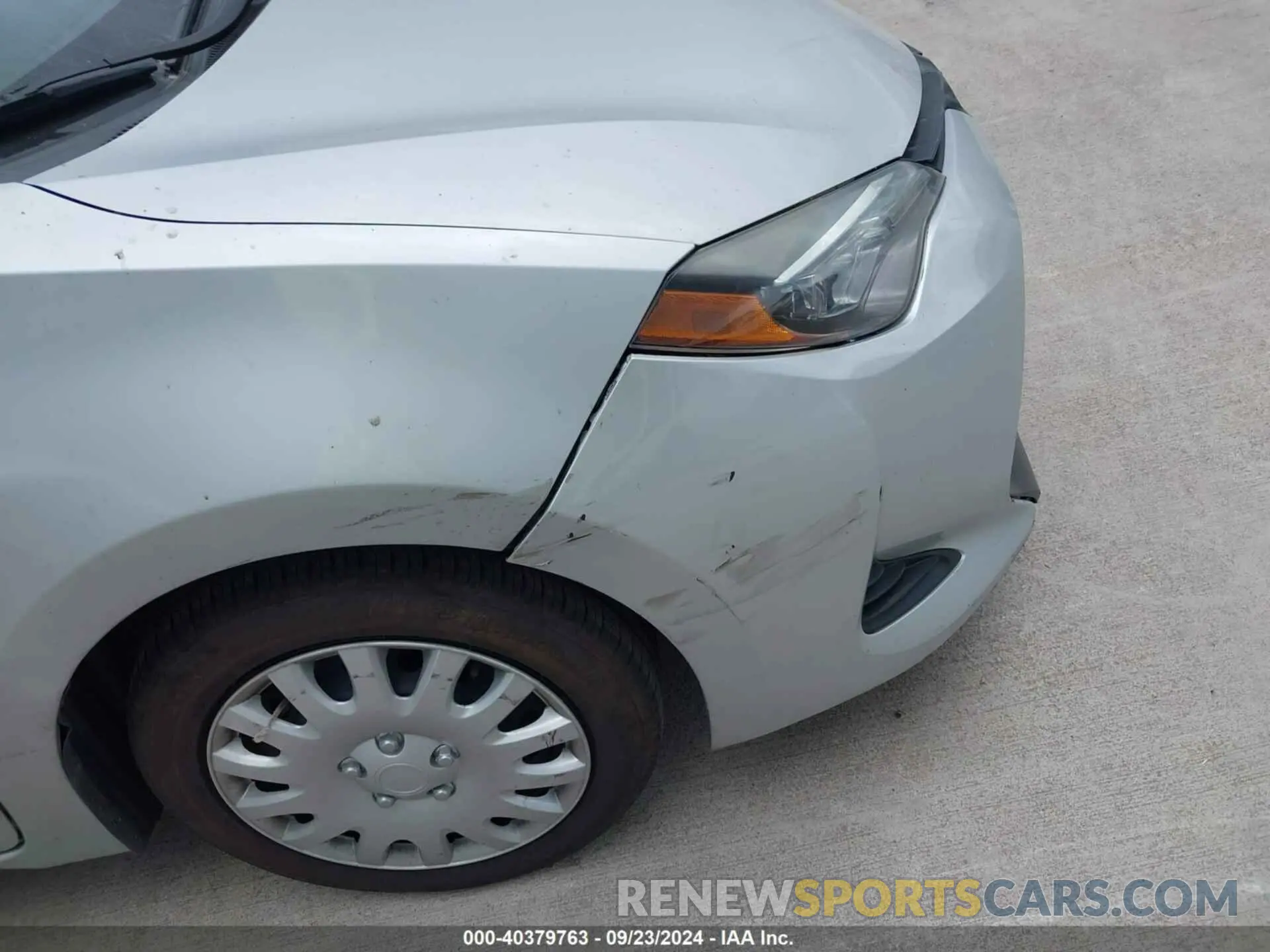 17 Photograph of a damaged car 5YFBURHE0KP946321 TOYOTA COROLLA 2019