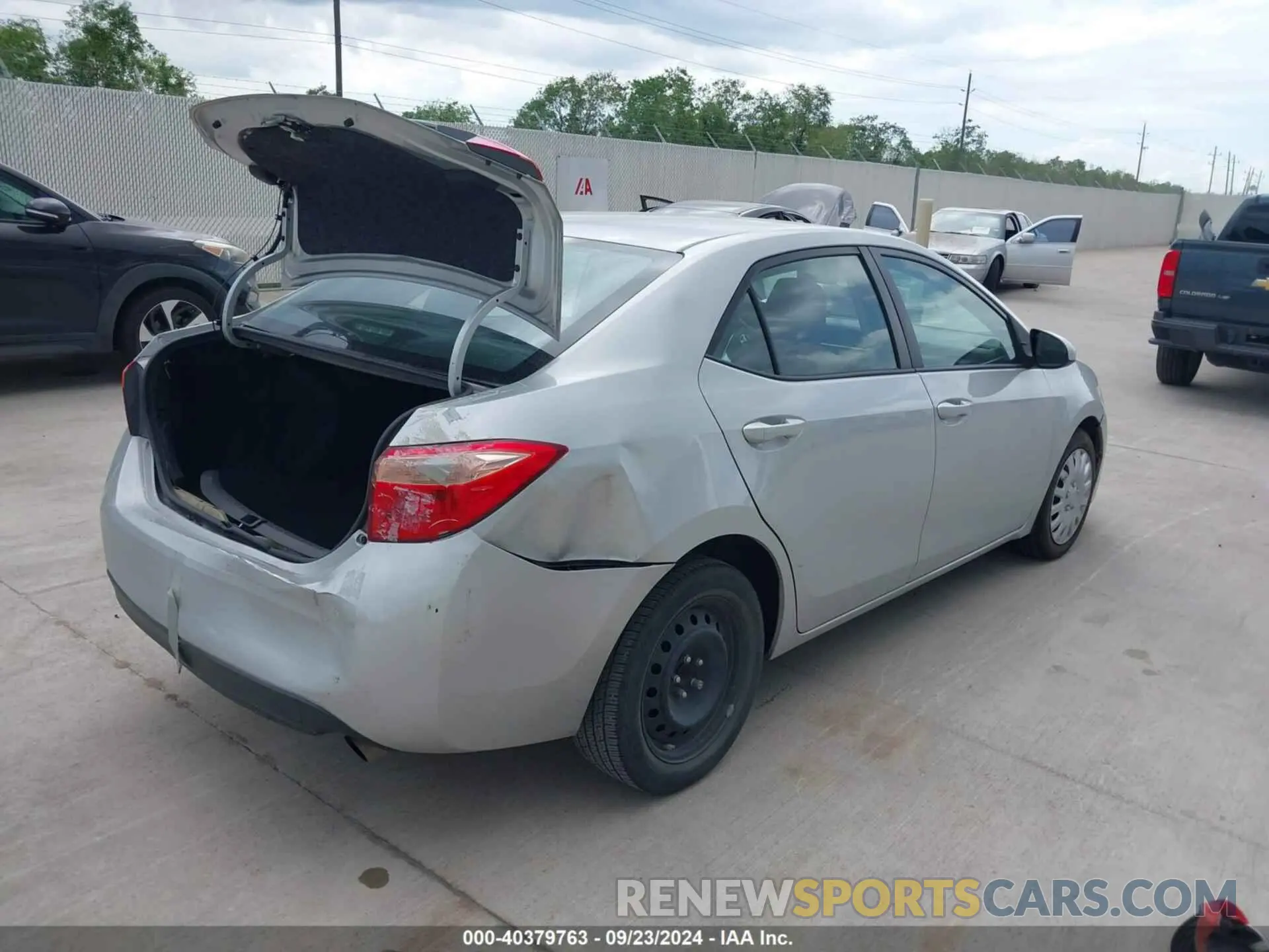 4 Photograph of a damaged car 5YFBURHE0KP946321 TOYOTA COROLLA 2019