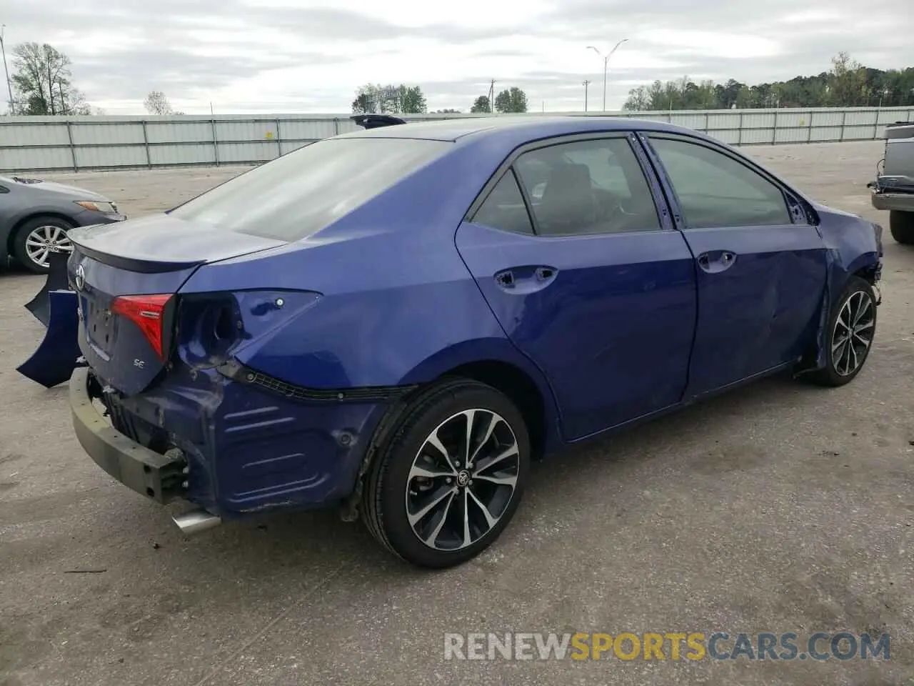 3 Photograph of a damaged car 5YFBURHE0KP946464 TOYOTA COROLLA 2019