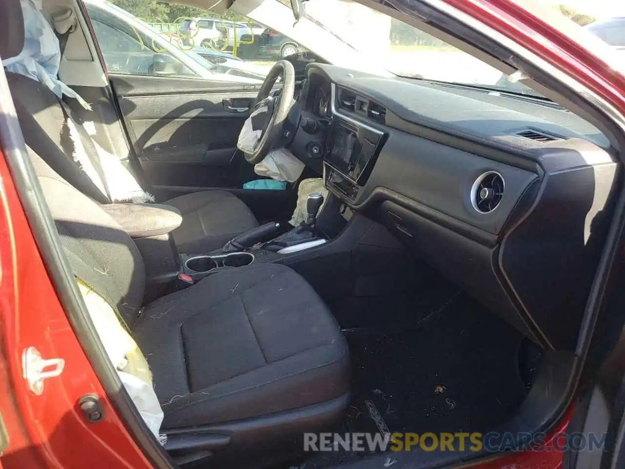 5 Photograph of a damaged car 5YFBURHE0KP947288 TOYOTA COROLLA 2019