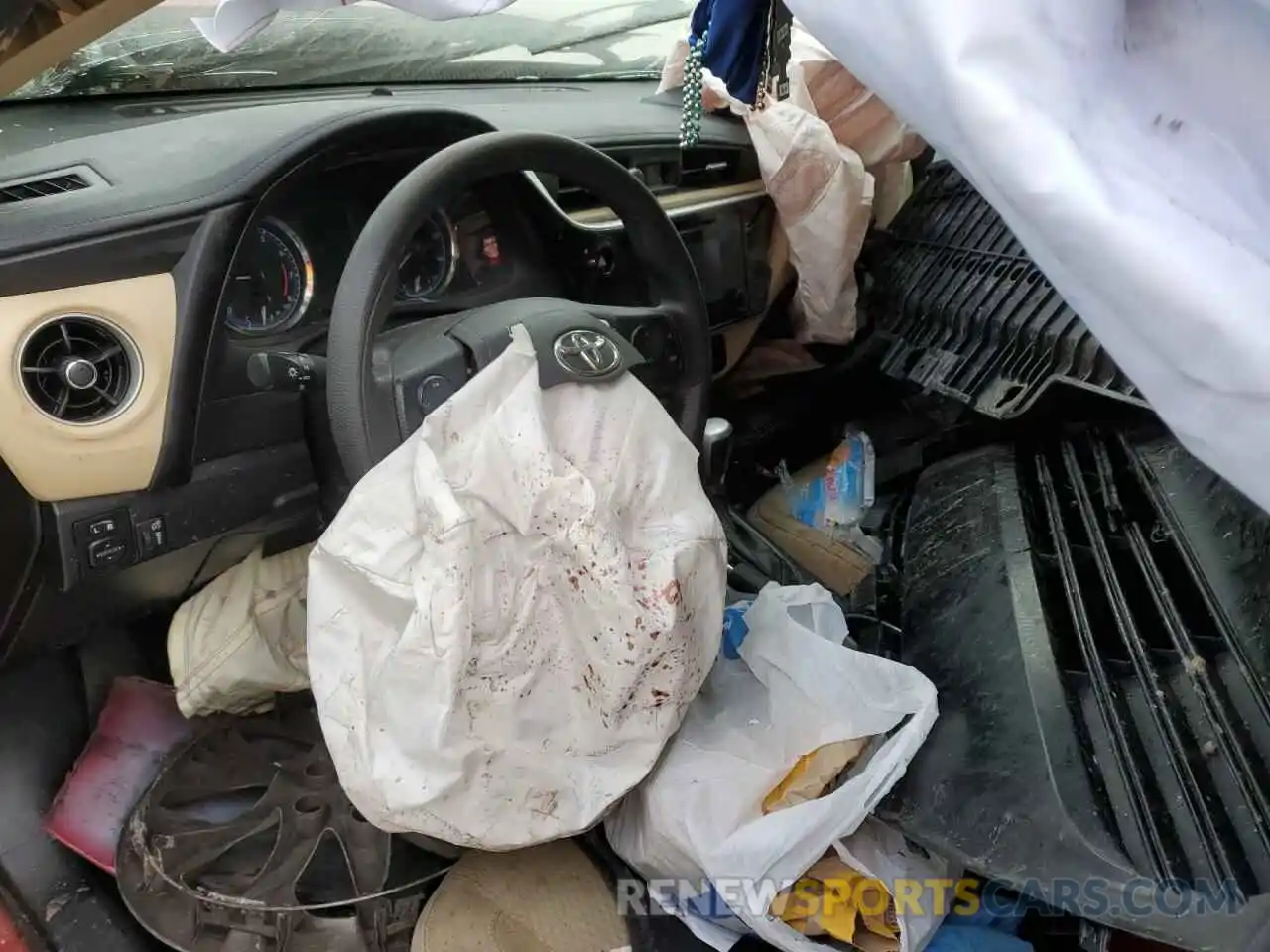 8 Photograph of a damaged car 5YFBURHE0KP947338 TOYOTA COROLLA 2019