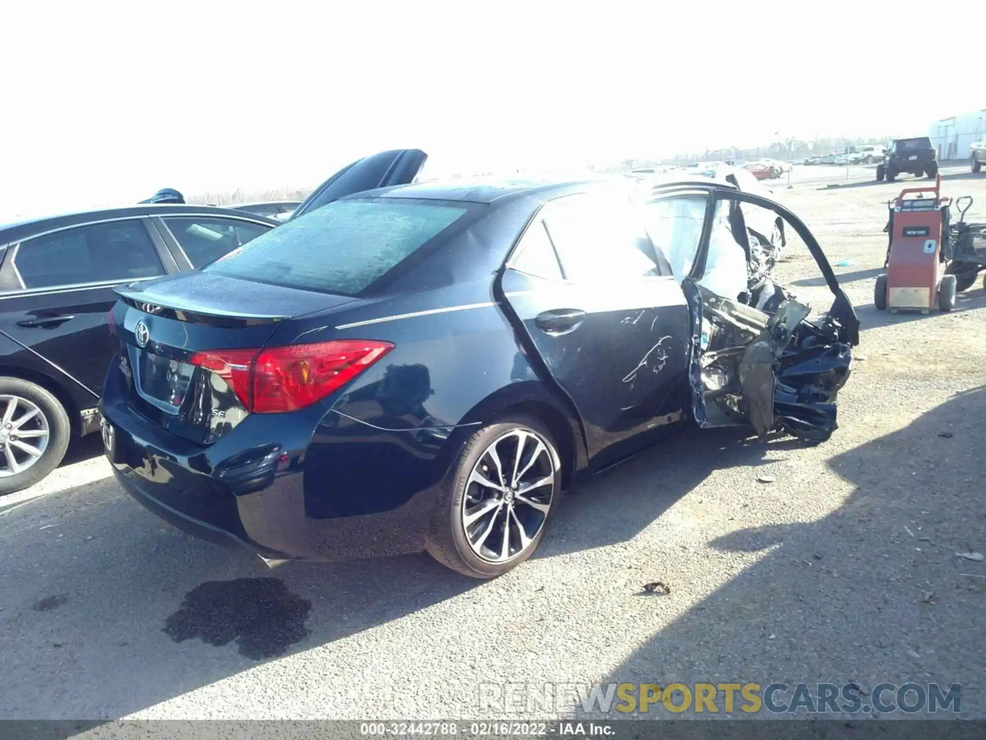 4 Photograph of a damaged car 5YFBURHE1KP860516 TOYOTA COROLLA 2019