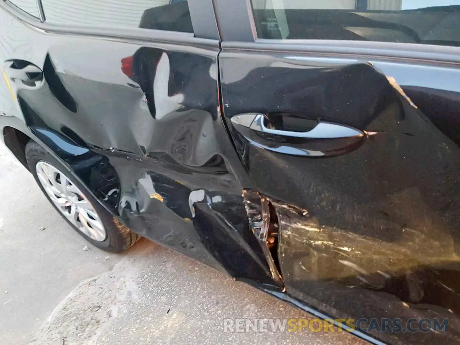 9 Photograph of a damaged car 5YFBURHE1KP861827 TOYOTA COROLLA 2019