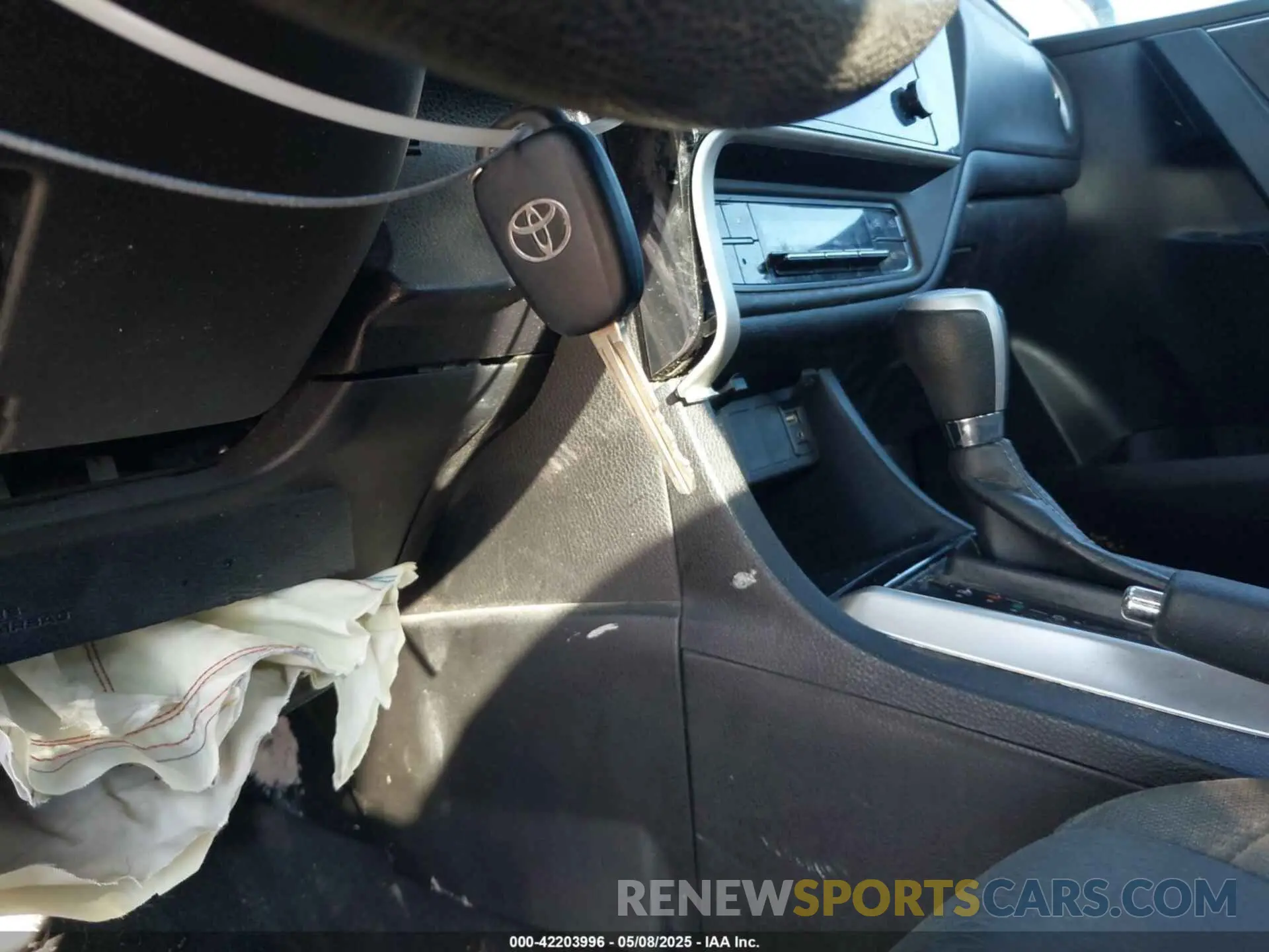11 Photograph of a damaged car 5YFBURHE1KP862976 TOYOTA COROLLA 2019