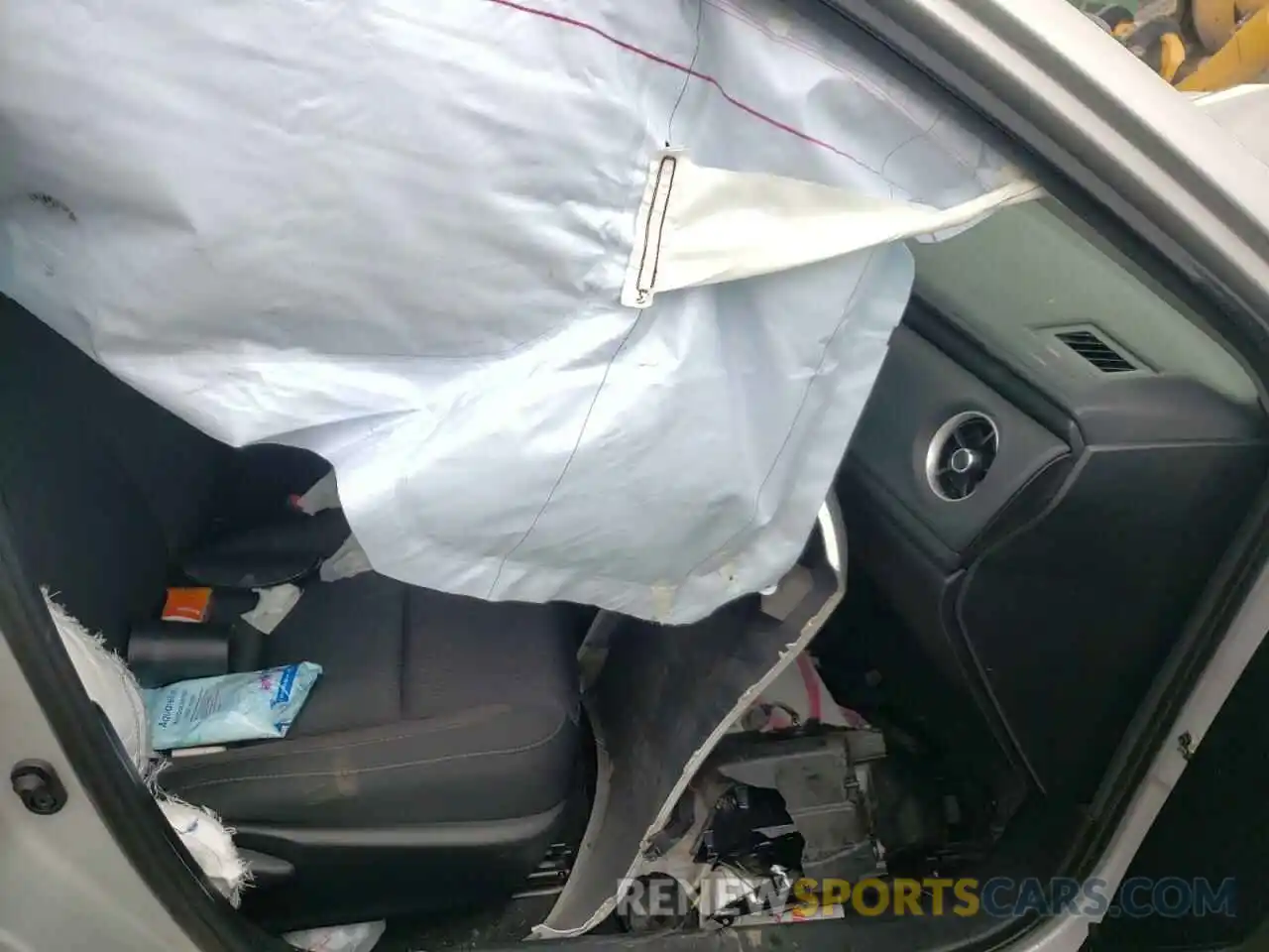 5 Photograph of a damaged car 5YFBURHE1KP892463 TOYOTA COROLLA 2019