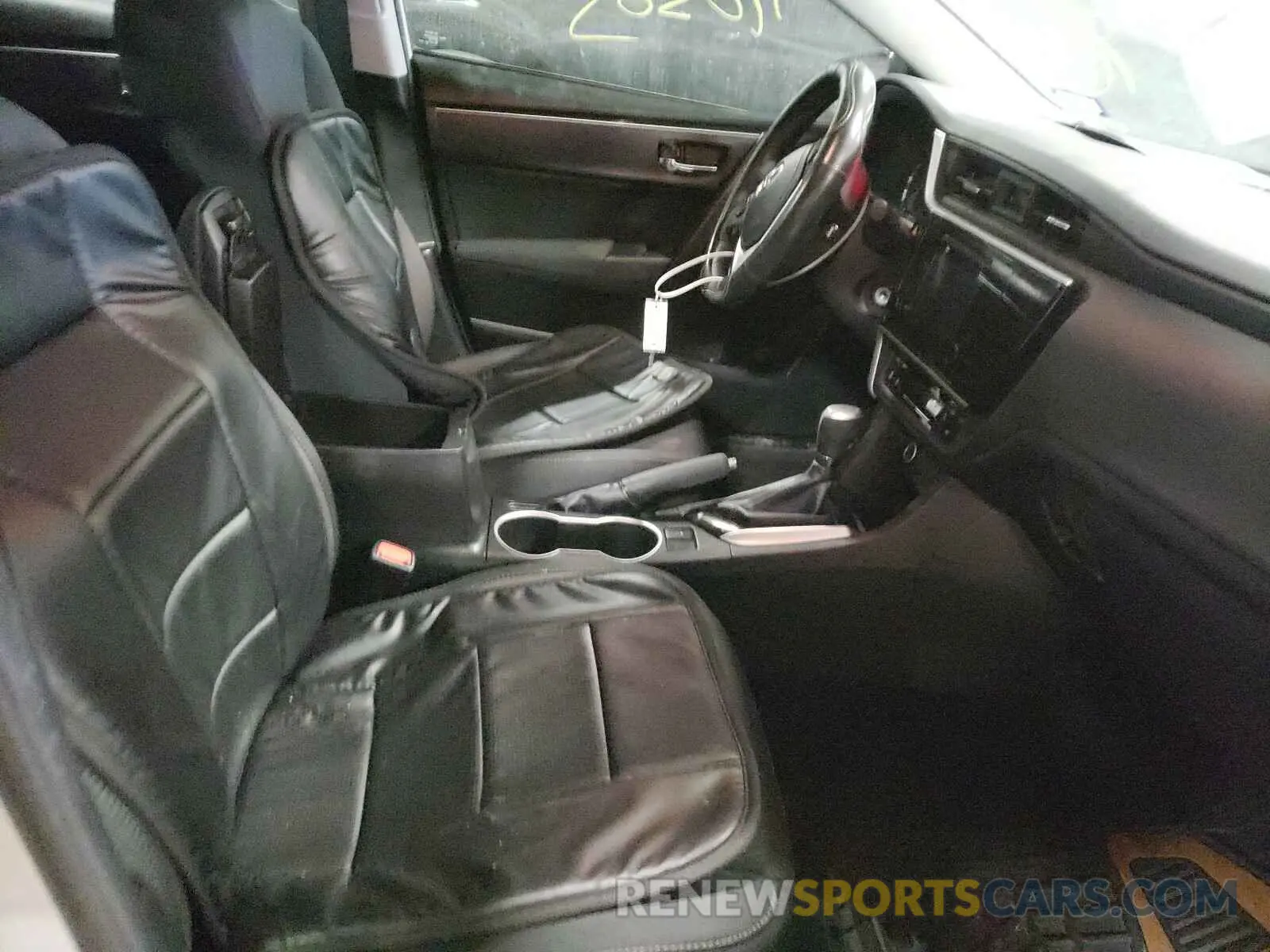 5 Photograph of a damaged car 5YFBURHE1KP893273 TOYOTA COROLLA 2019