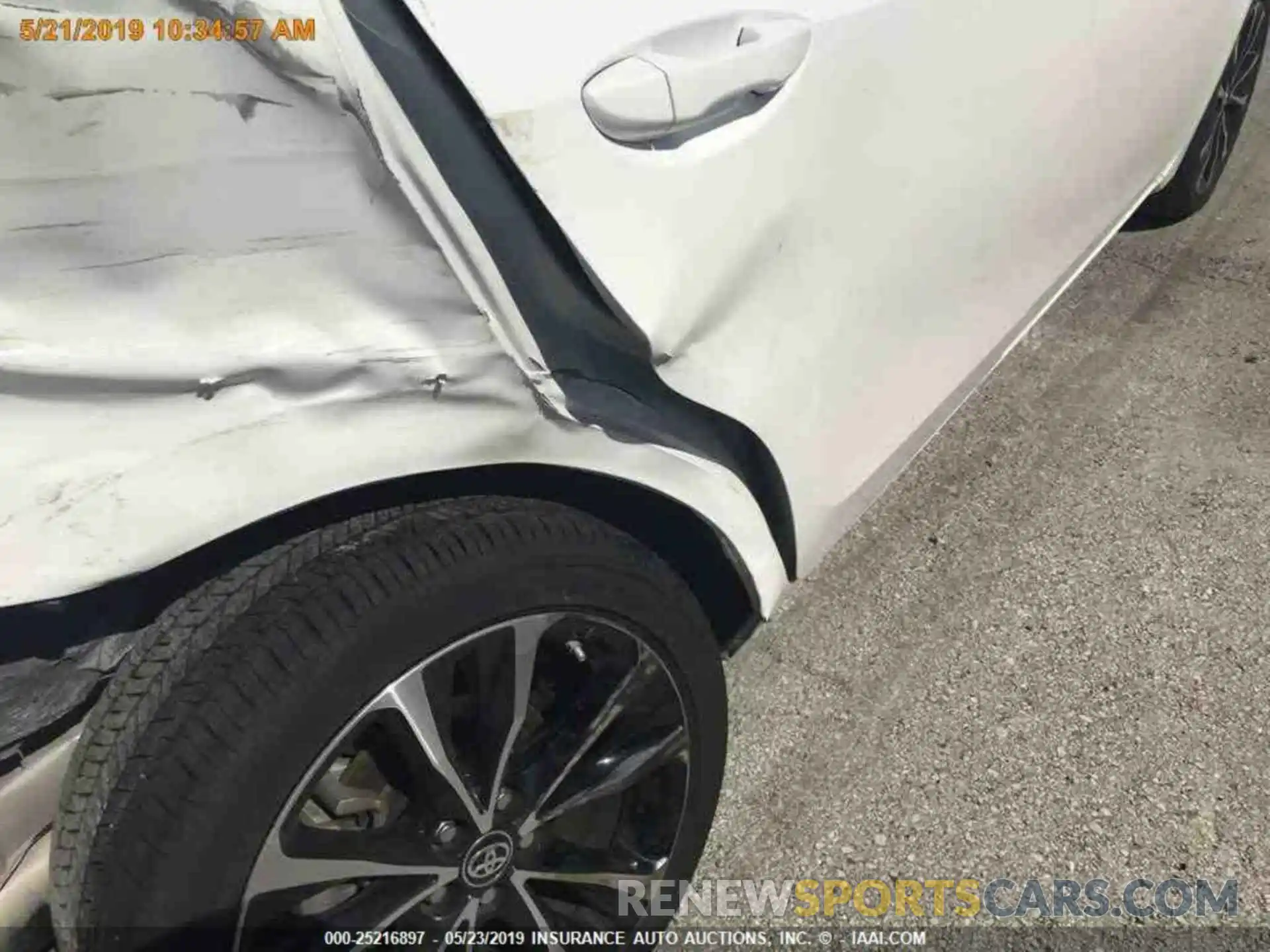 15 Photograph of a damaged car 5YFBURHE1KP894391 TOYOTA COROLLA 2019