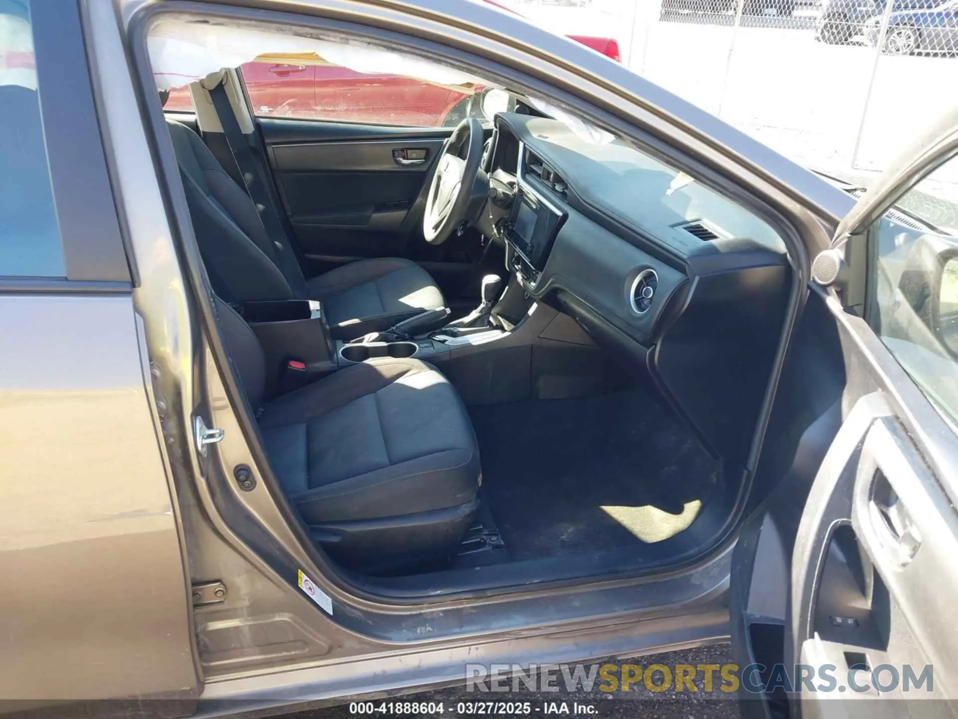 5 Photograph of a damaged car 5YFBURHE1KP905180 TOYOTA COROLLA 2019