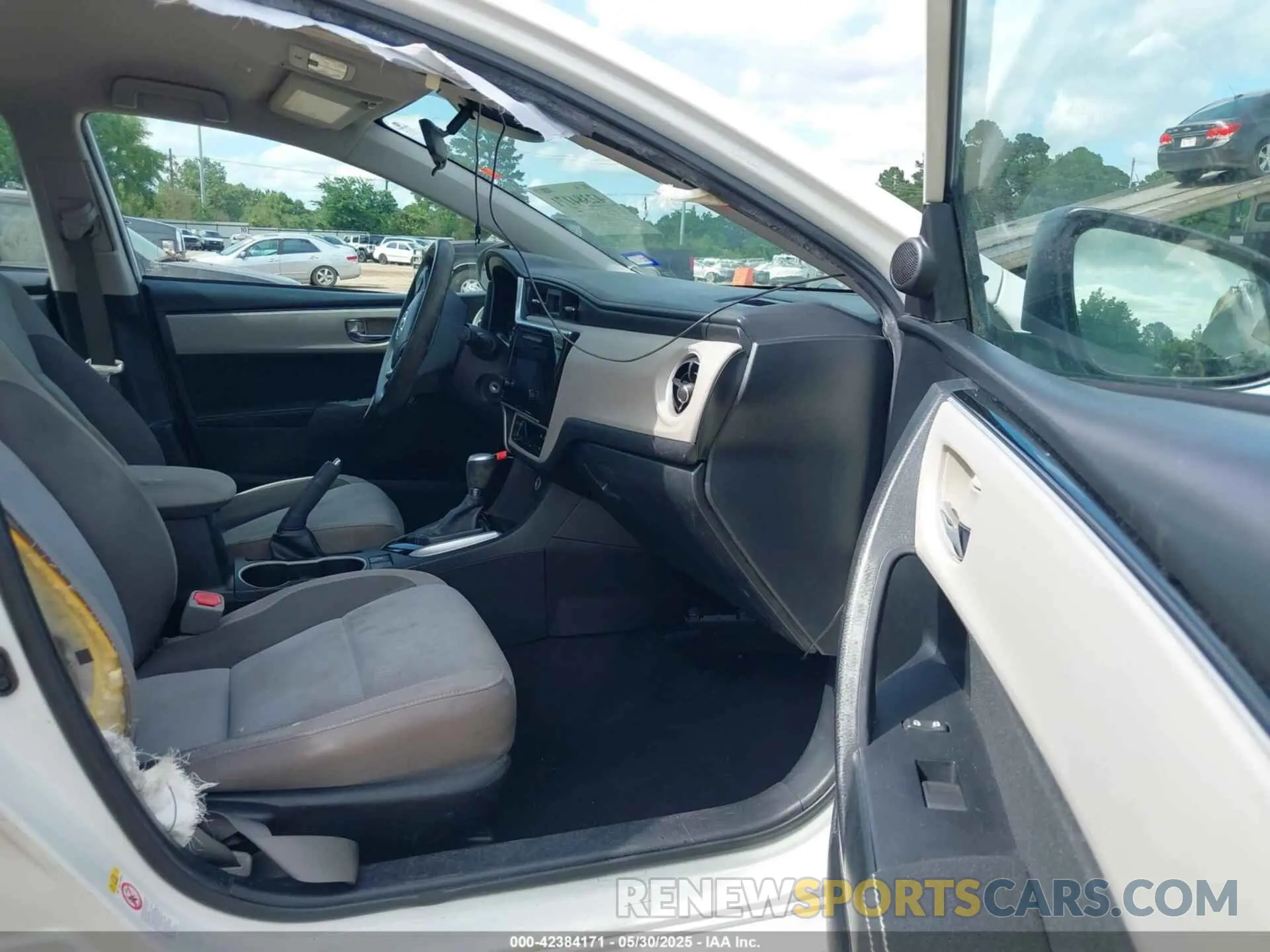 5 Photograph of a damaged car 5YFBURHE1KP927213 TOYOTA COROLLA 2019
