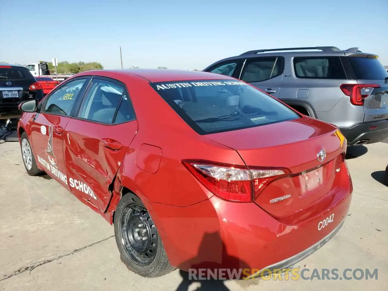 3 Photograph of a damaged car 5YFBURHE1KP946635 TOYOTA COROLLA 2019