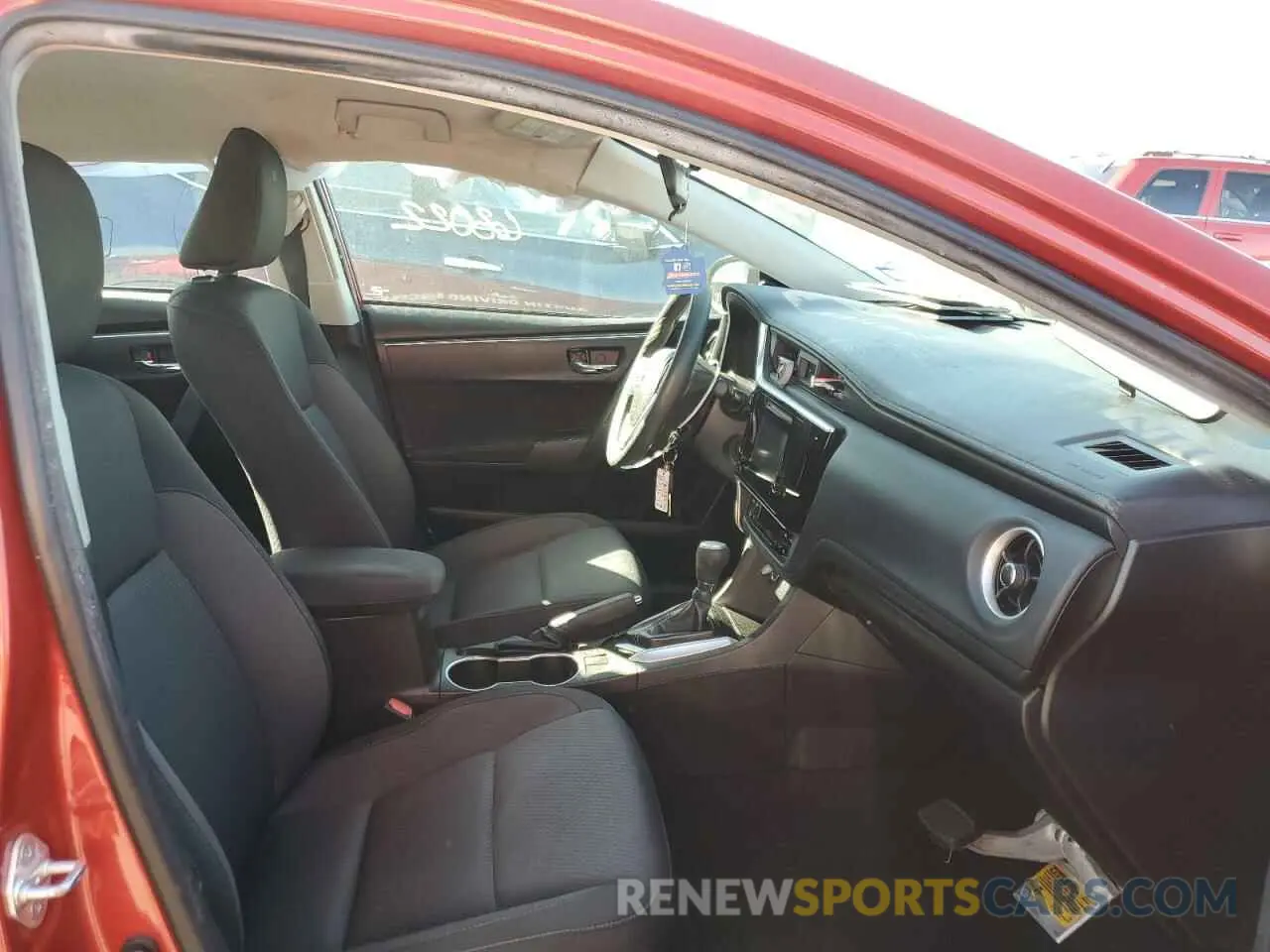 5 Photograph of a damaged car 5YFBURHE1KP946635 TOYOTA COROLLA 2019