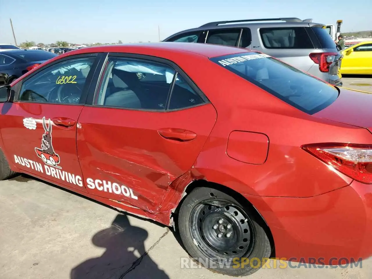 9 Photograph of a damaged car 5YFBURHE1KP946635 TOYOTA COROLLA 2019