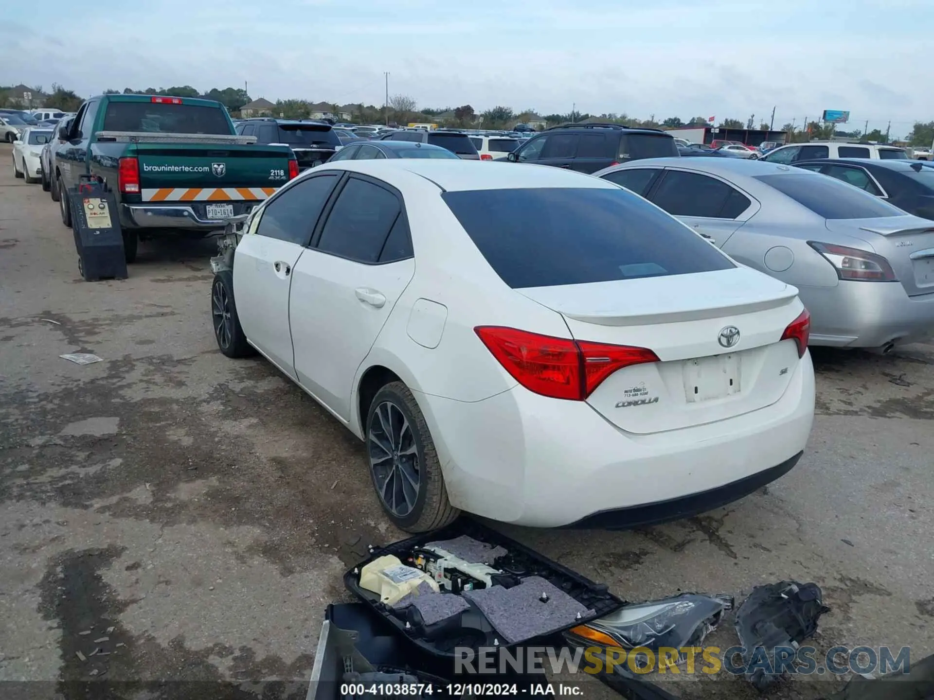 3 Photograph of a damaged car 5YFBURHE2KP857673 TOYOTA COROLLA 2019