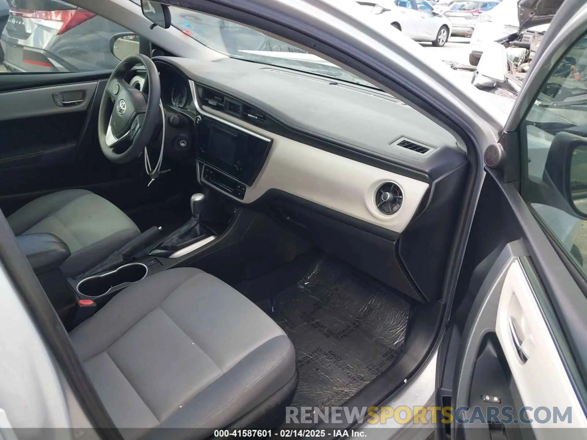 5 Photograph of a damaged car 5YFBURHE2KP858502 TOYOTA COROLLA 2019