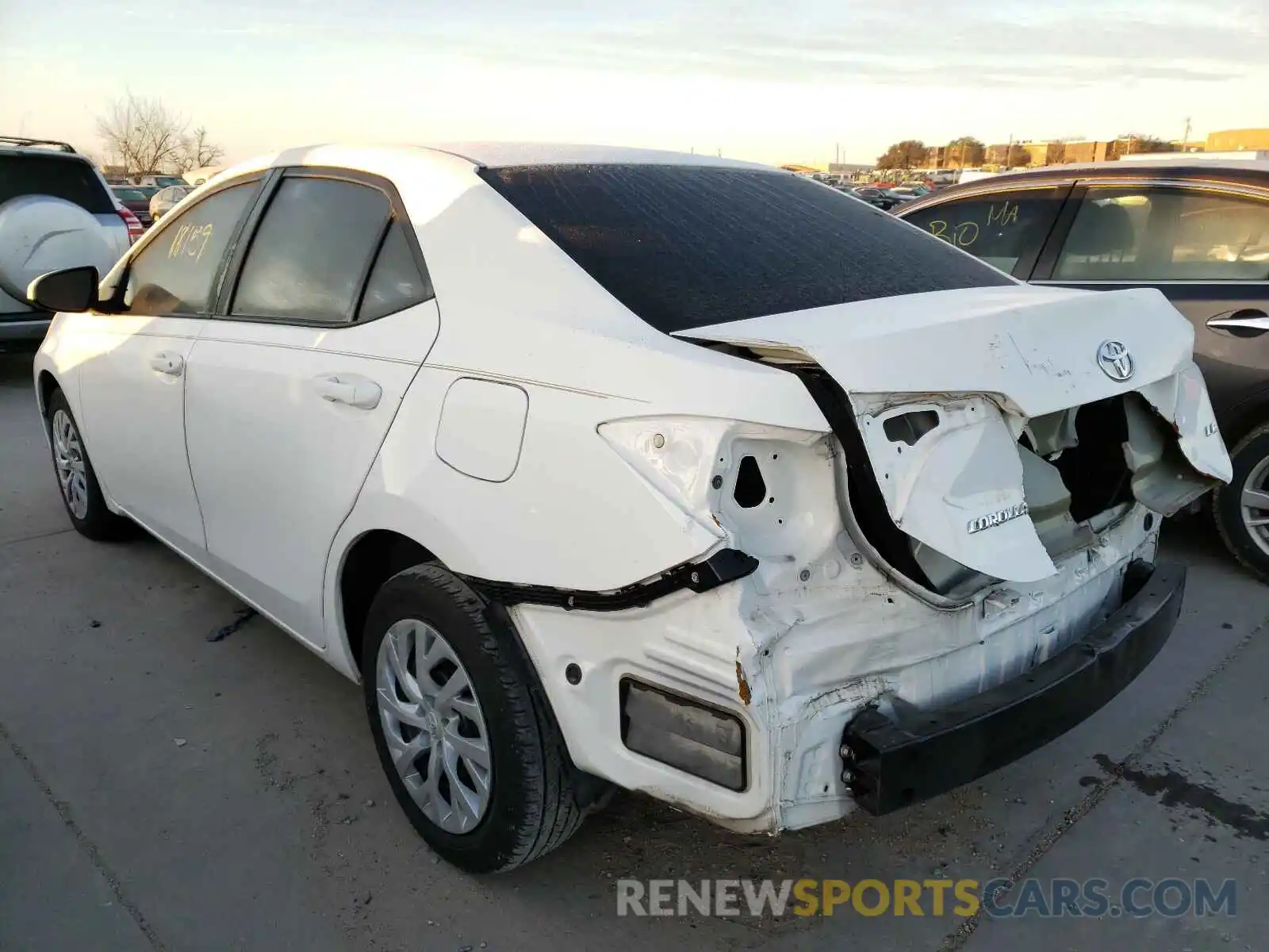 3 Photograph of a damaged car 5YFBURHE2KP864350 TOYOTA COROLLA 2019