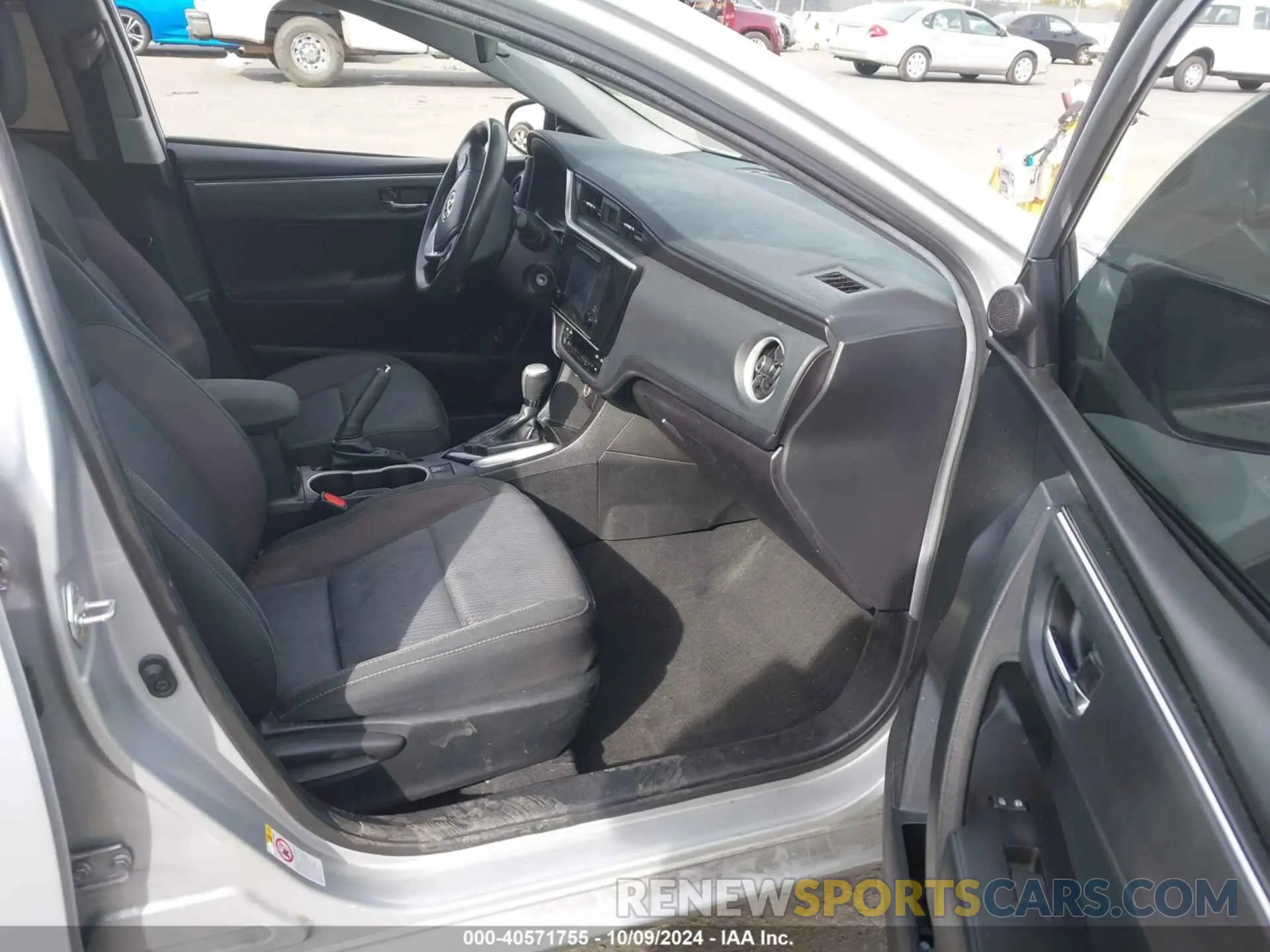 5 Photograph of a damaged car 5YFBURHE2KP869824 TOYOTA COROLLA 2019