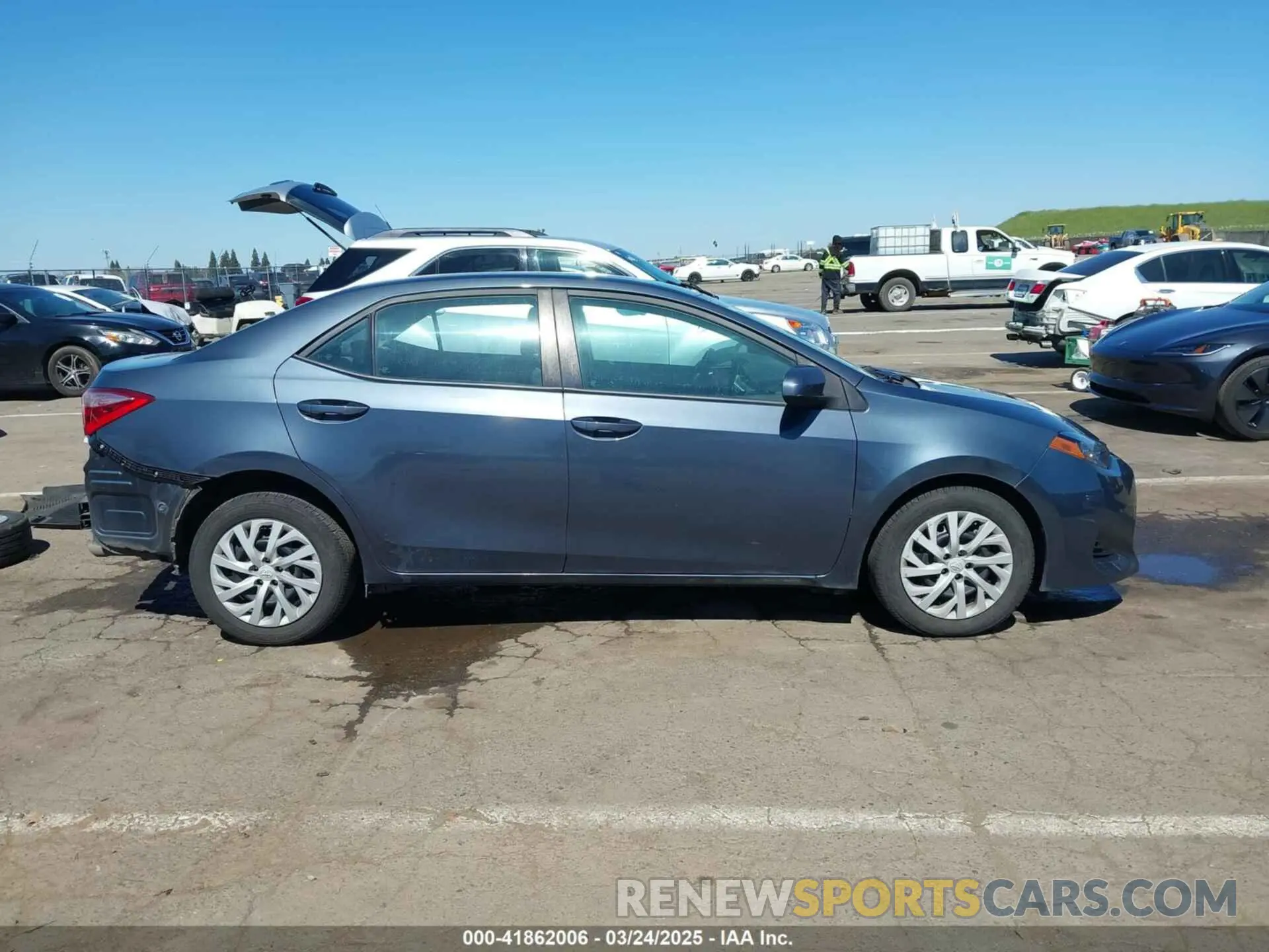 14 Photograph of a damaged car 5YFBURHE2KP877728 TOYOTA COROLLA 2019