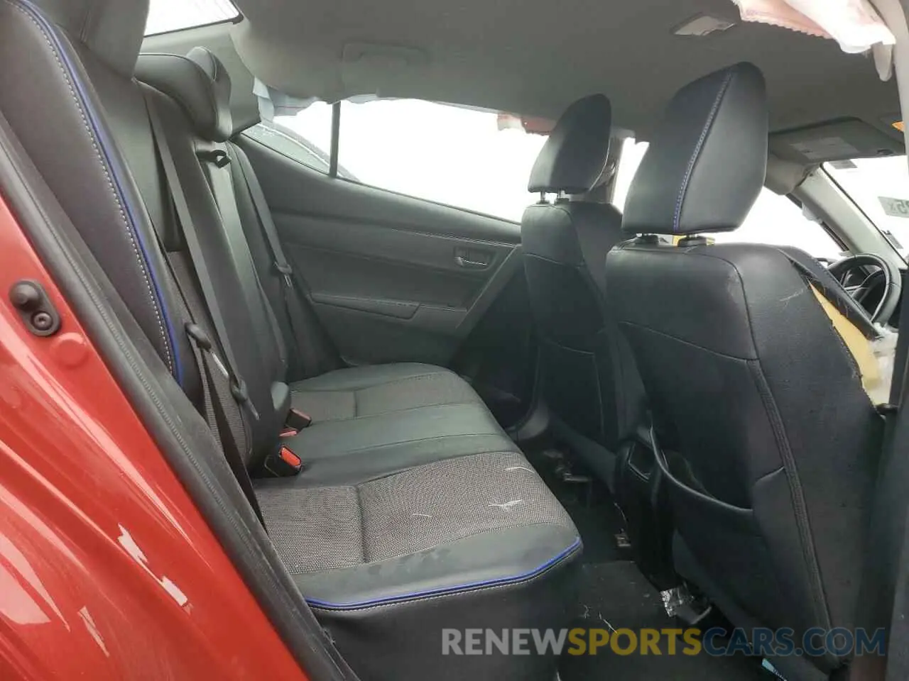 10 Photograph of a damaged car 5YFBURHE2KP882606 TOYOTA COROLLA 2019