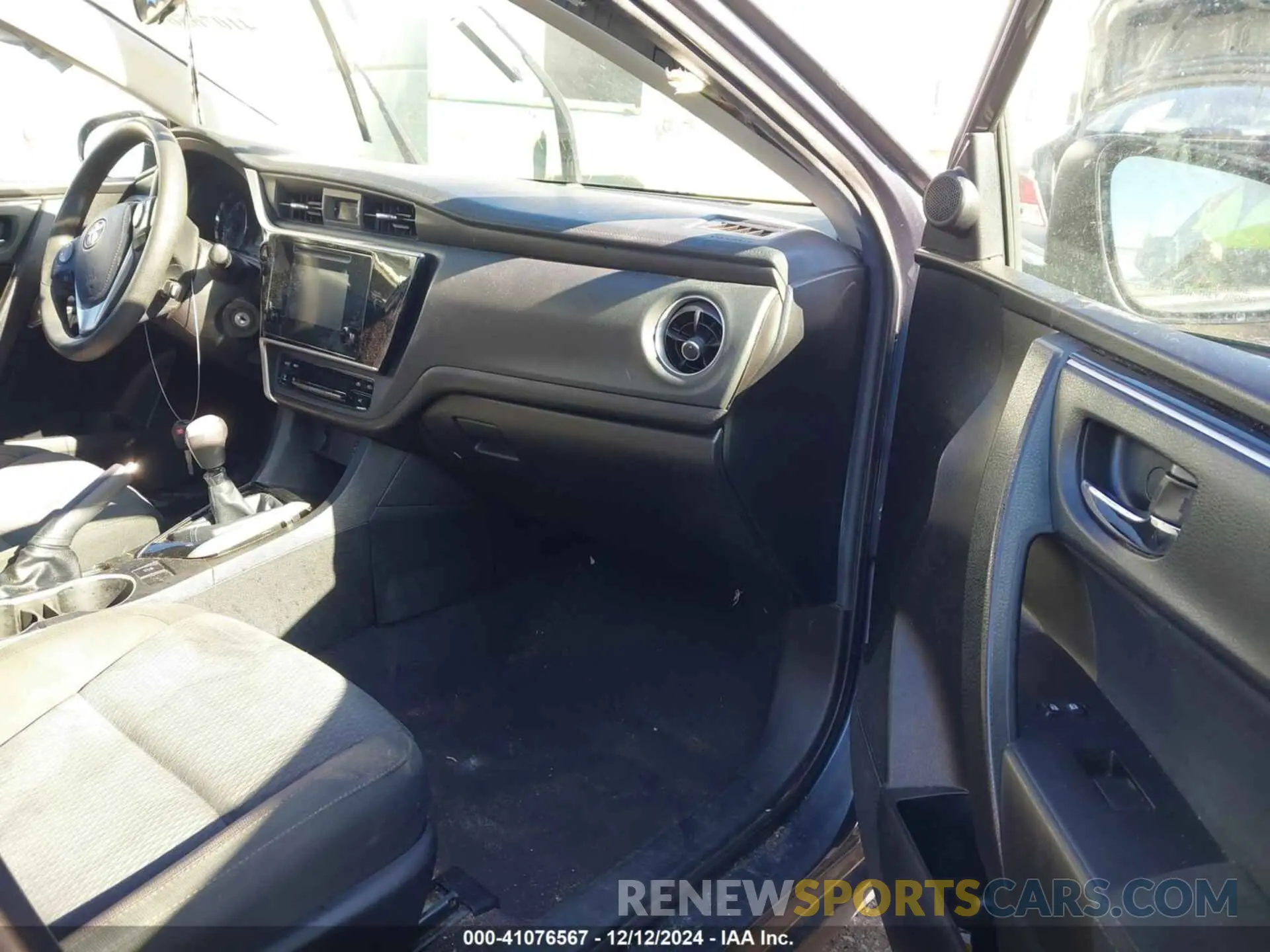 5 Photograph of a damaged car 5YFBURHE2KP892617 TOYOTA COROLLA 2019