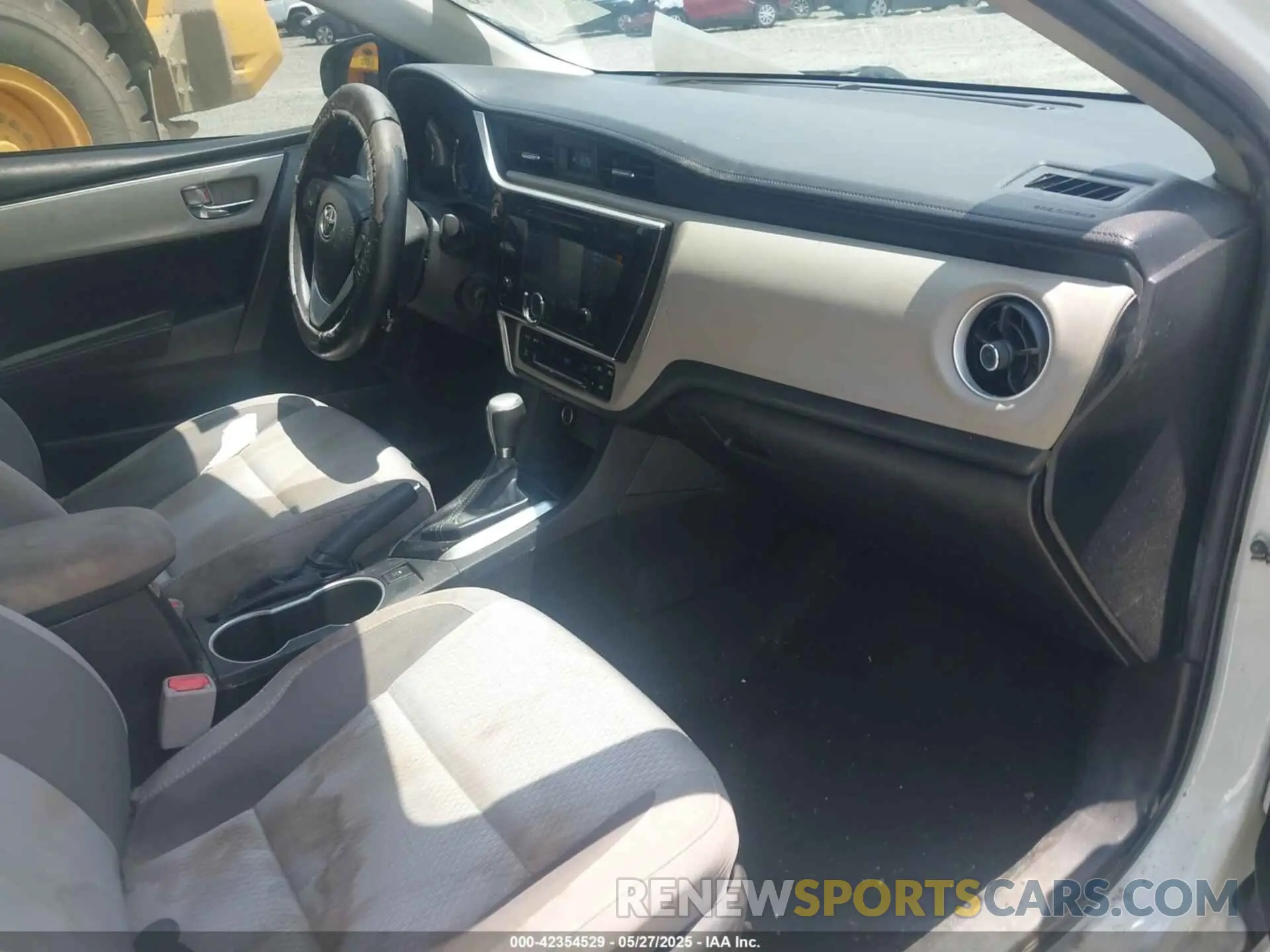 5 Photograph of a damaged car 5YFBURHE2KP892620 TOYOTA COROLLA 2019