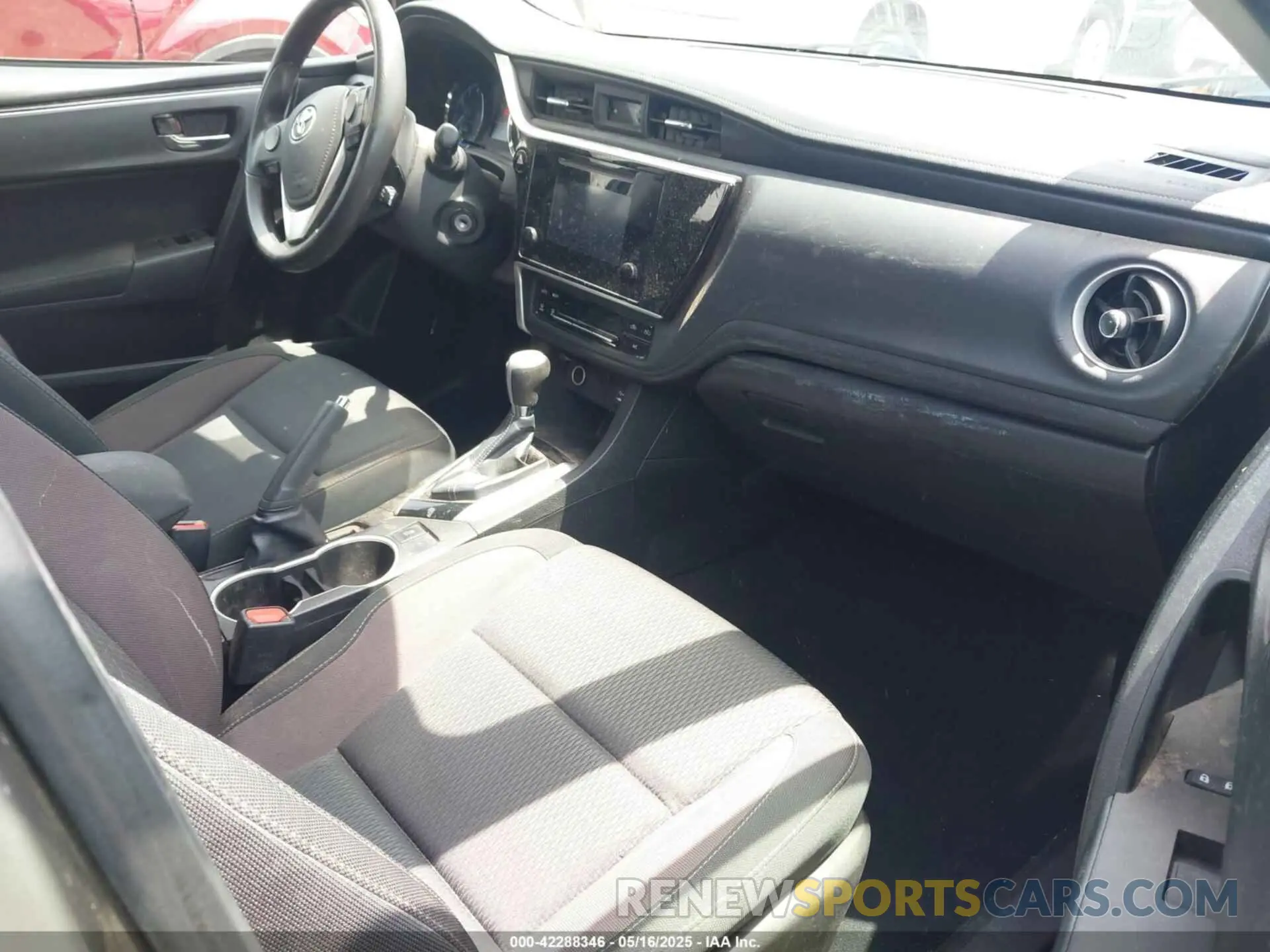 5 Photograph of a damaged car 5YFBURHE2KP894528 TOYOTA COROLLA 2019