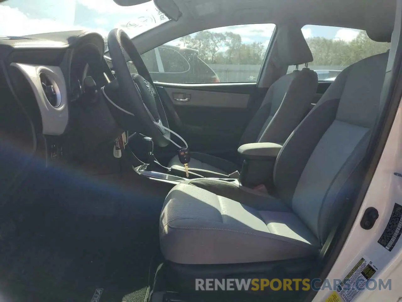 7 Photograph of a damaged car 5YFBURHE2KP900246 TOYOTA COROLLA 2019