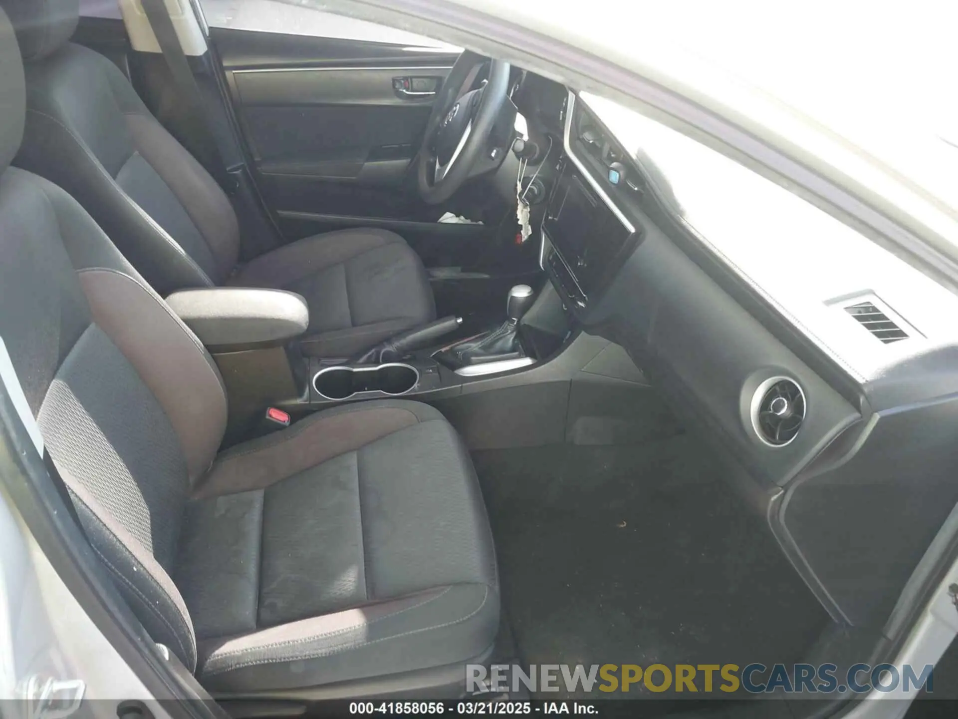 5 Photograph of a damaged car 5YFBURHE2KP902370 TOYOTA COROLLA 2019
