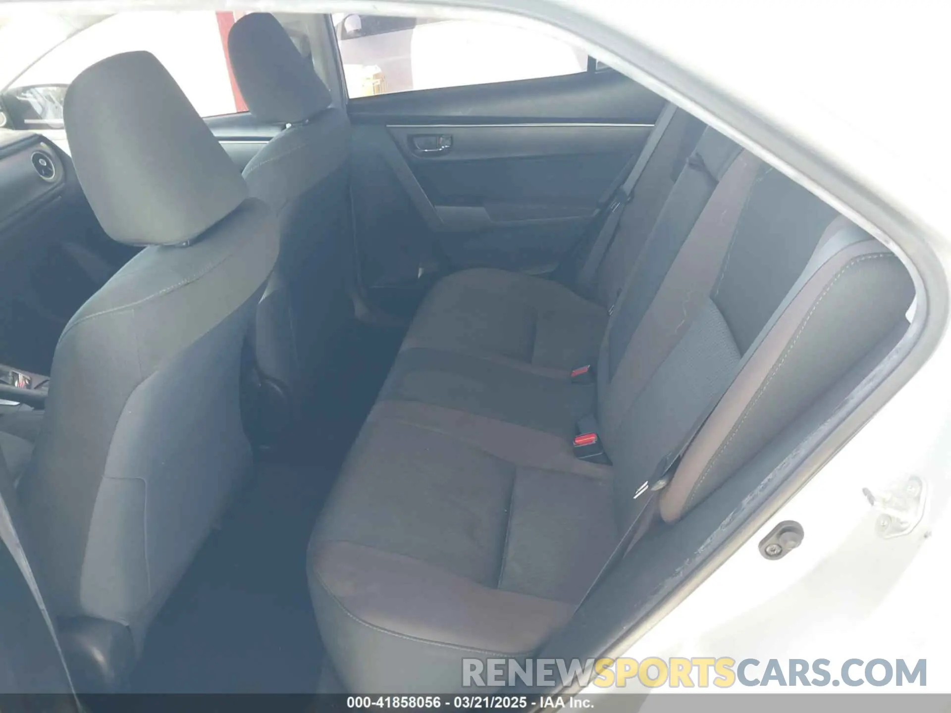 8 Photograph of a damaged car 5YFBURHE2KP902370 TOYOTA COROLLA 2019
